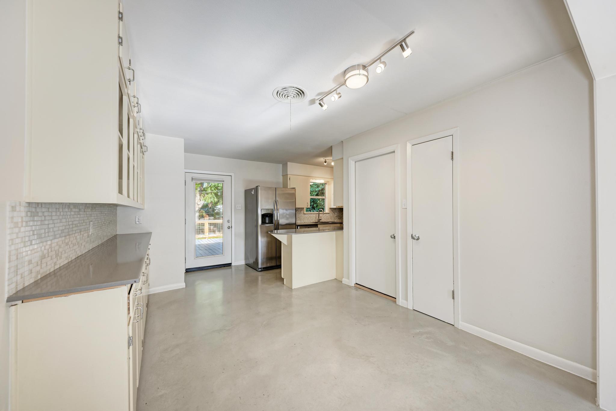 2508 East Side DR