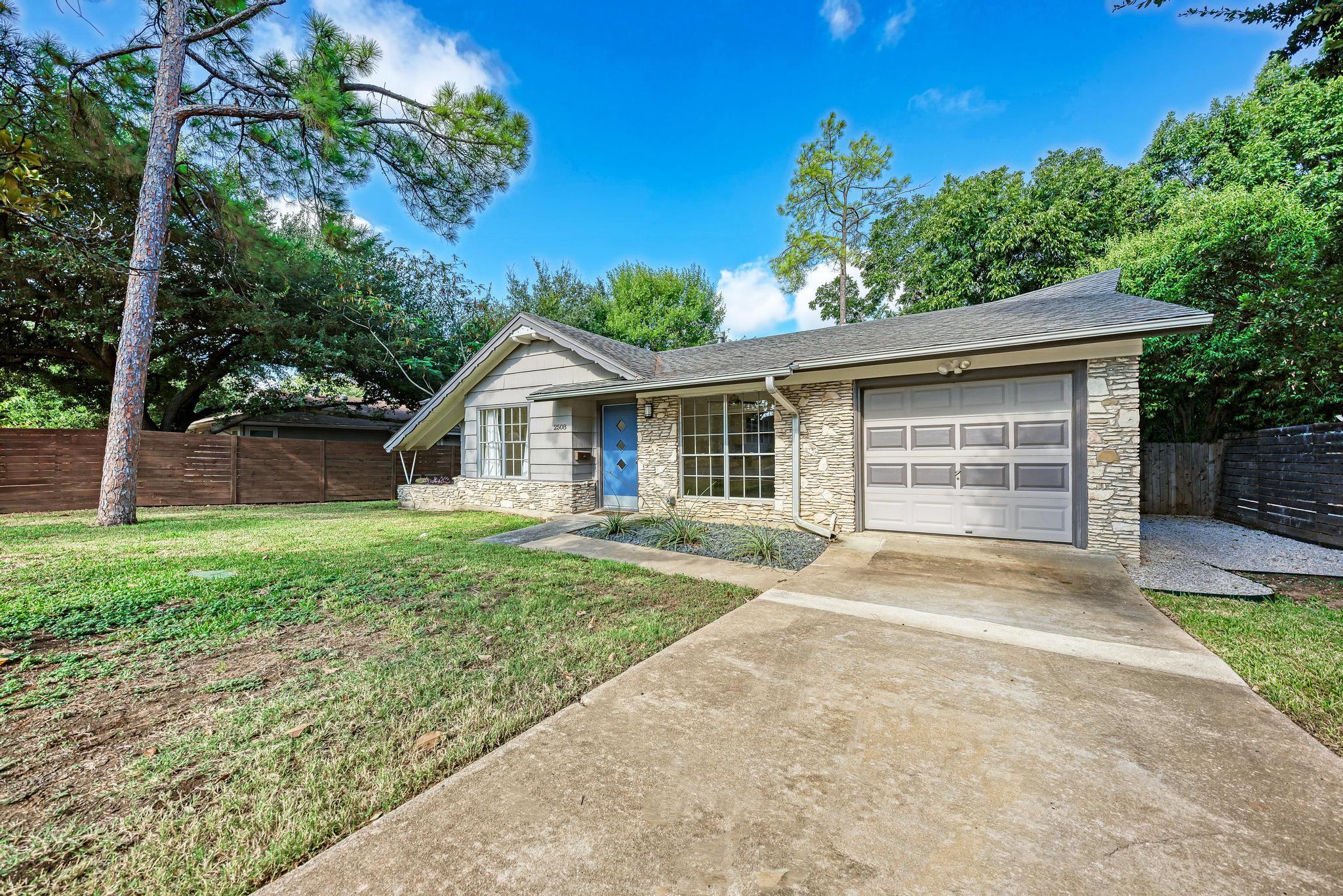 2508 East Side DR