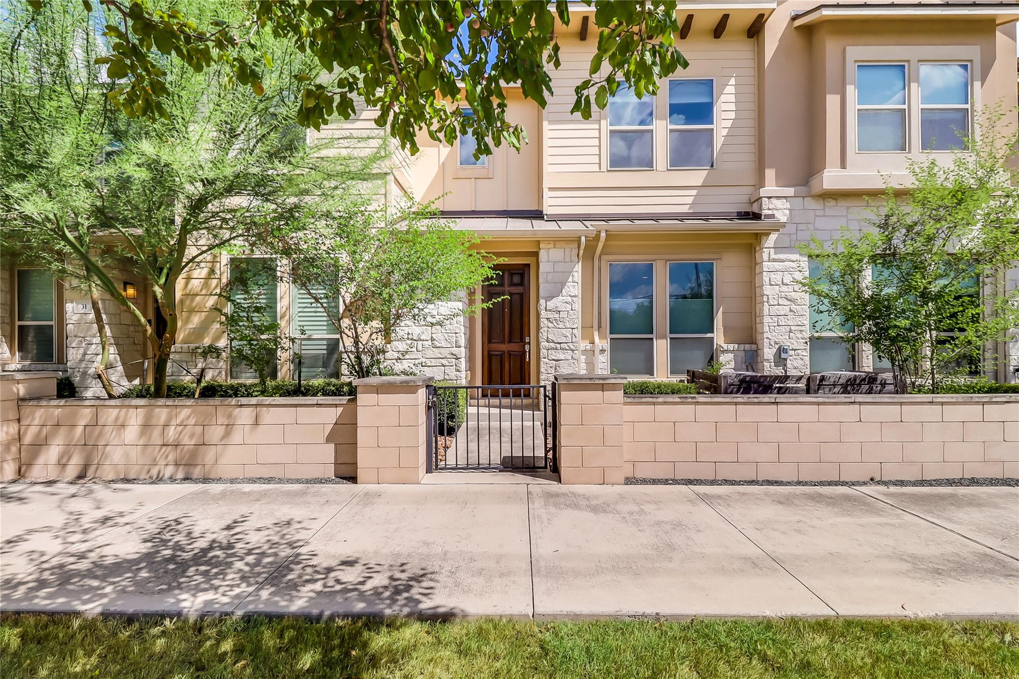 6814 E Riverside DR # 32