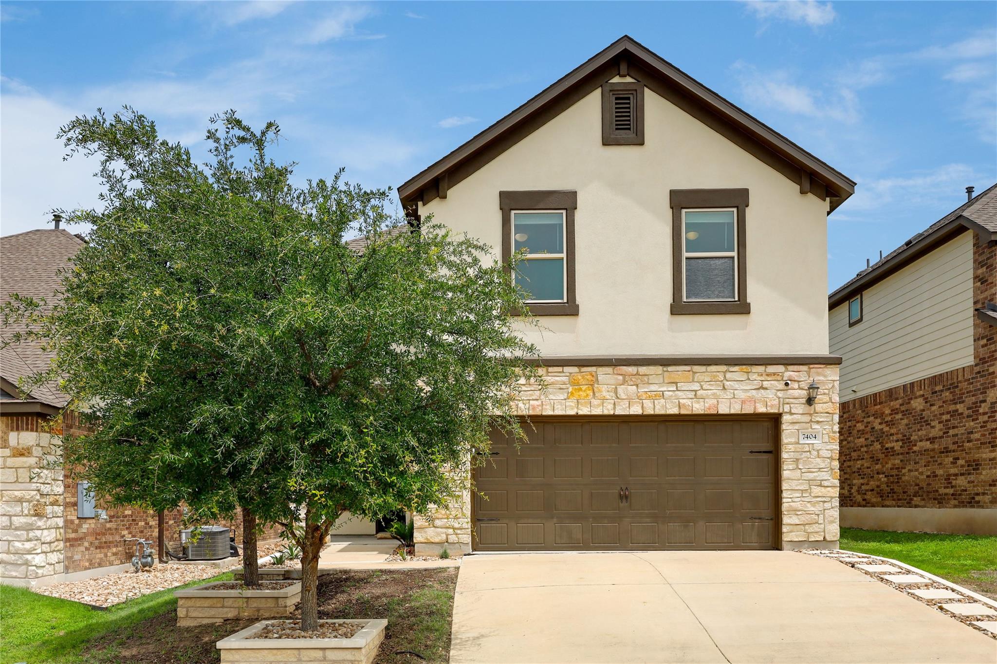 7404 Albany DR