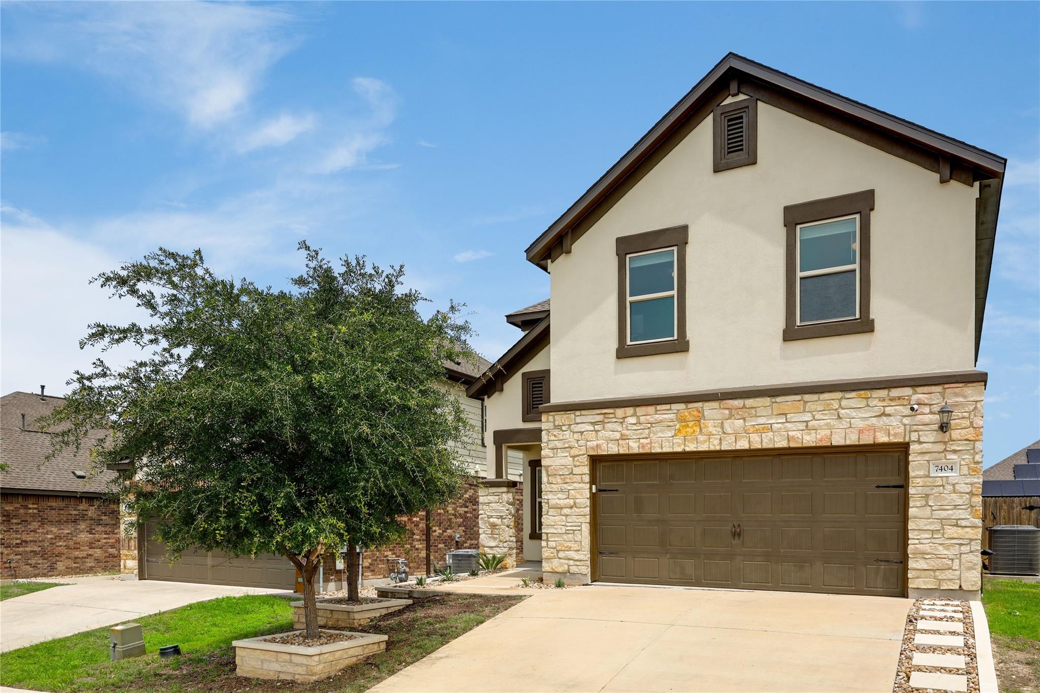 7404 Albany DR