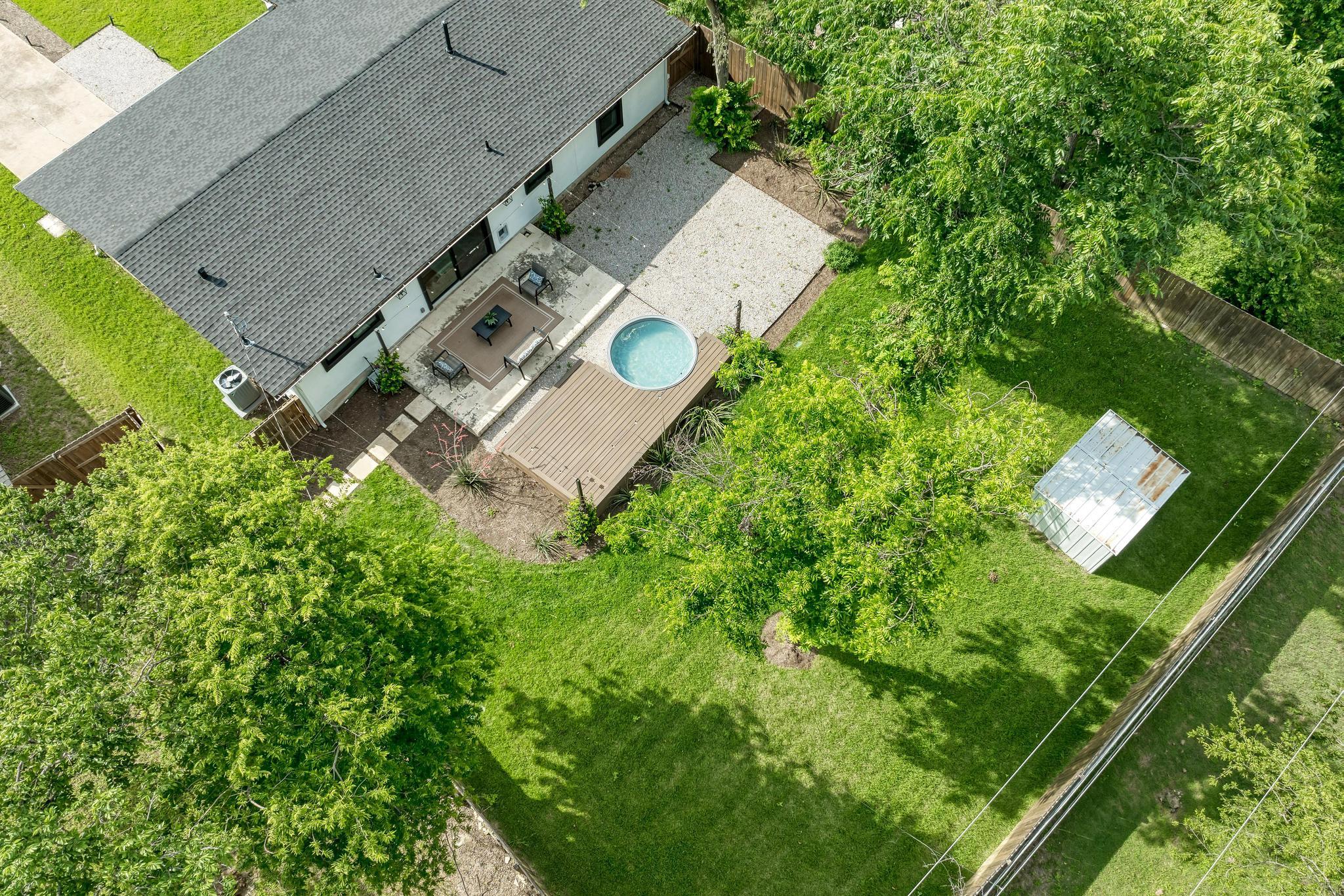 4702 Hilldale DR