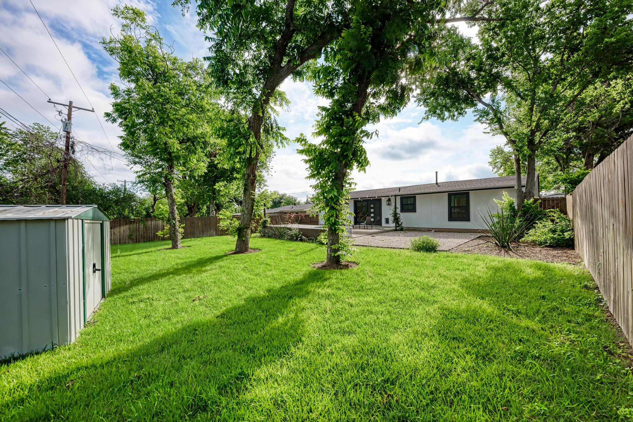 4702 Hilldale DR
