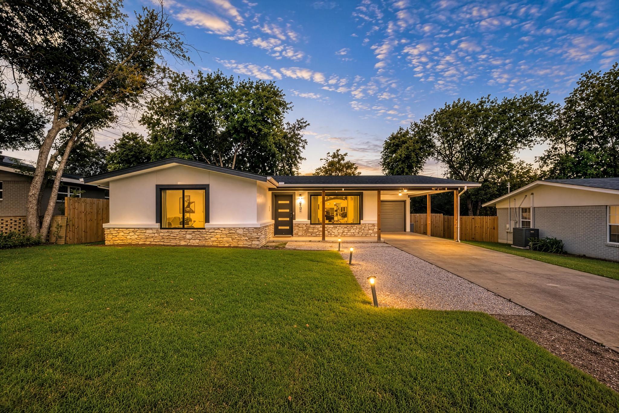 4702 Hilldale DR