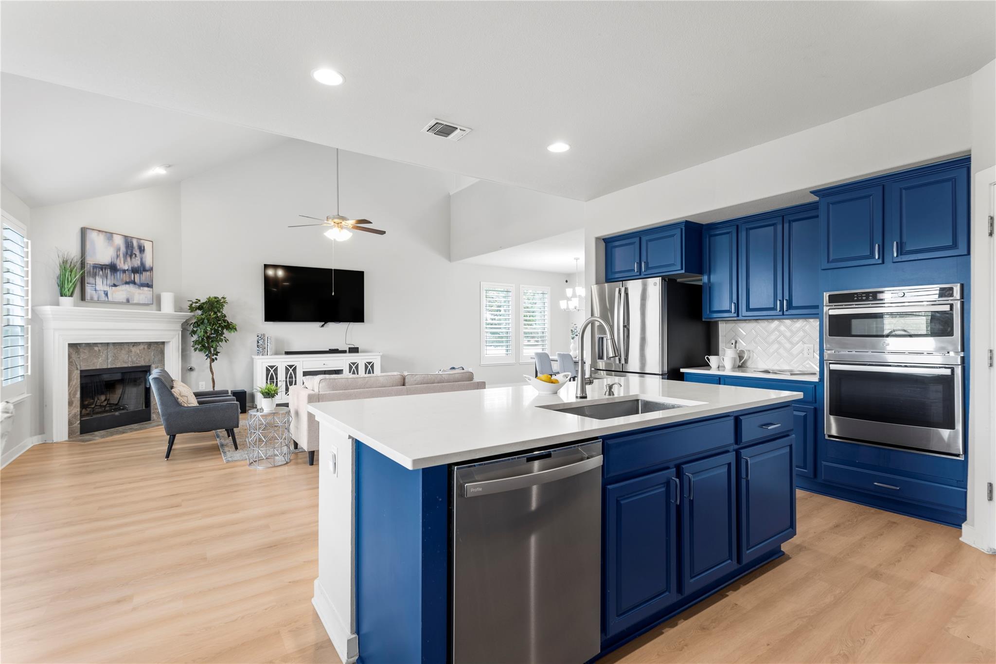 7207 Auburn Blaze LN