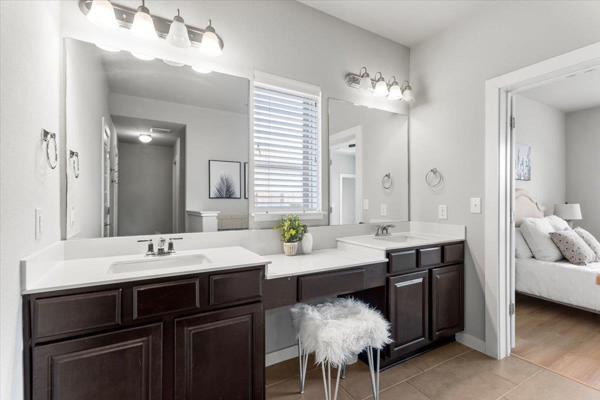 7207 Auburn Blaze LN