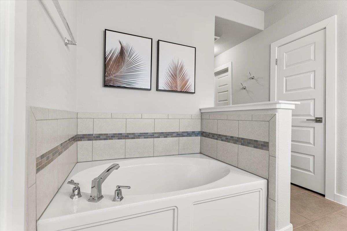 7207 Auburn Blaze LN