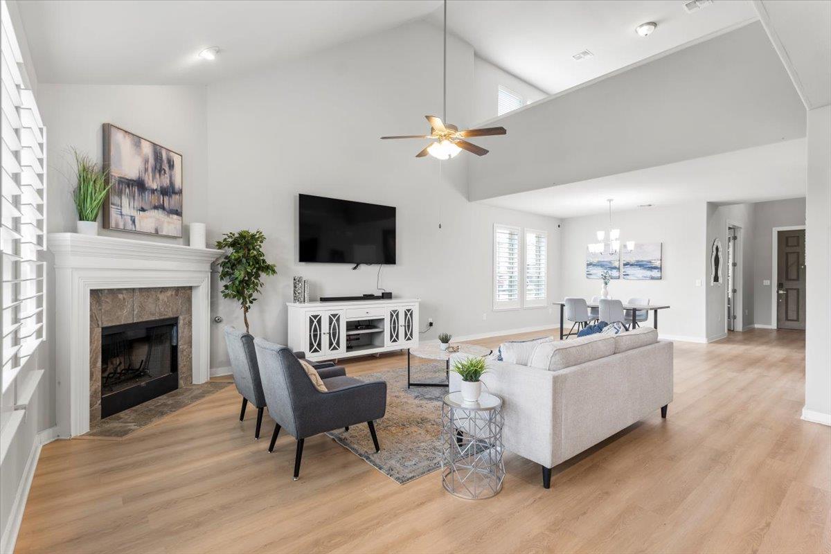 7207 Auburn Blaze LN