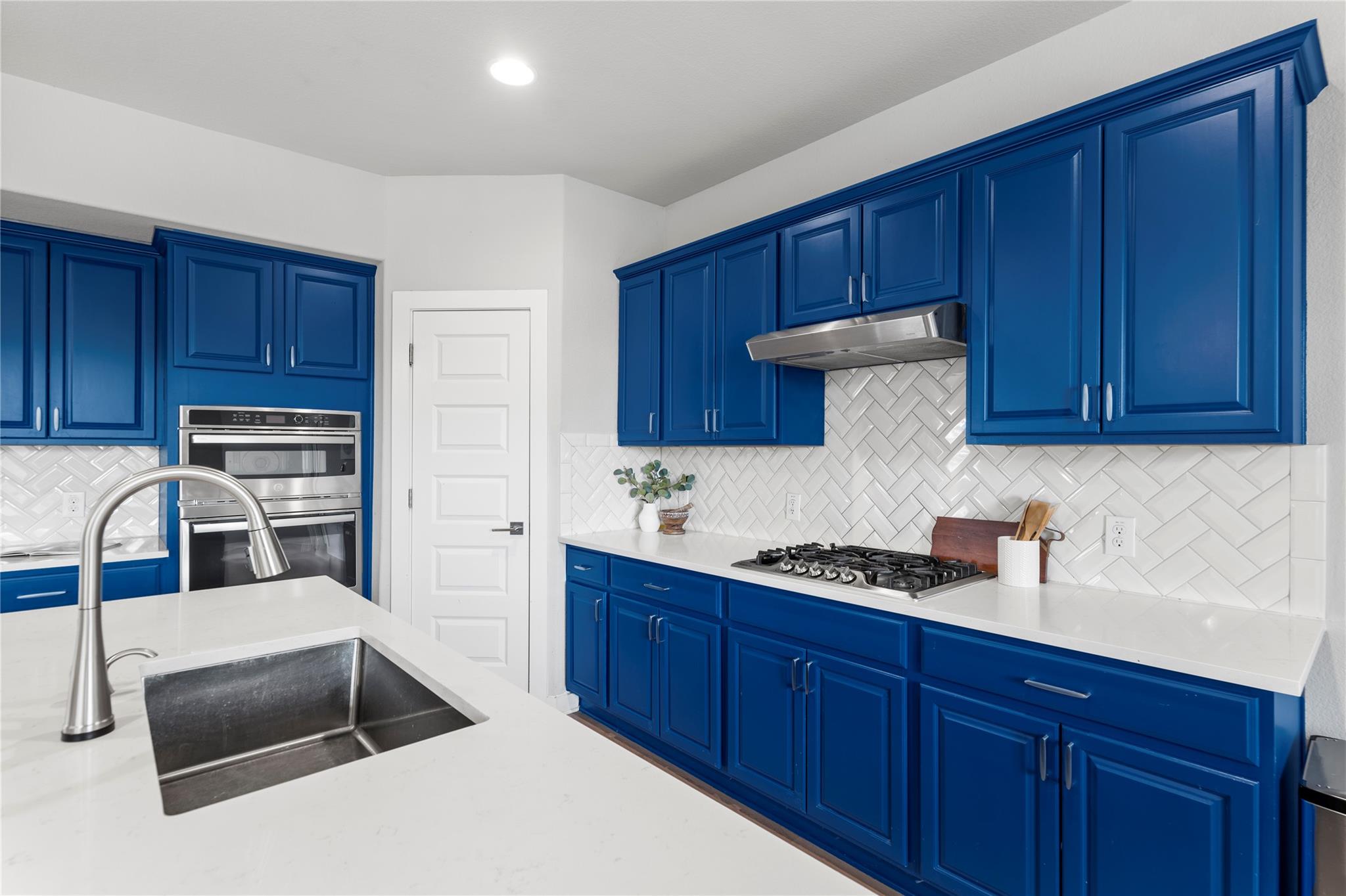 7207 Auburn Blaze LN