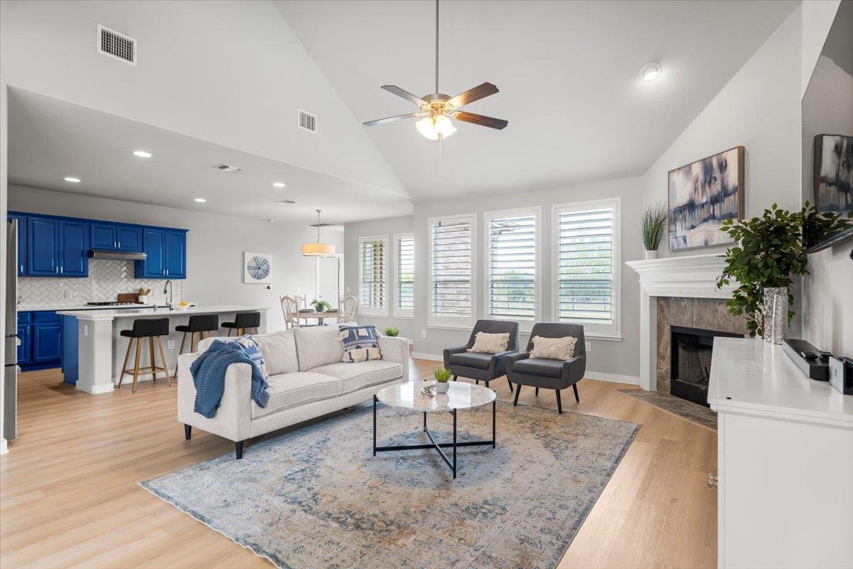 7207 Auburn Blaze LN