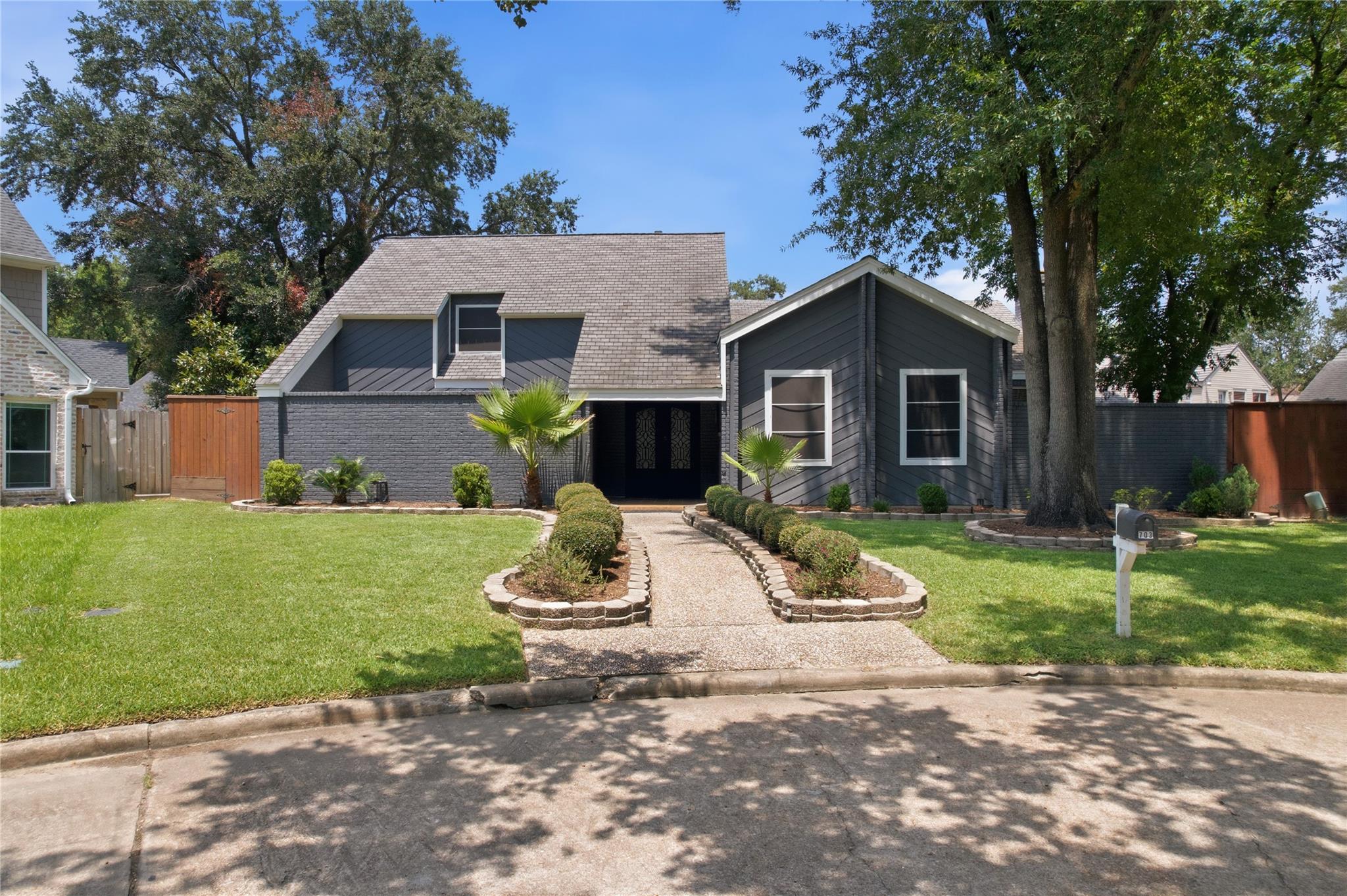 703 Queensmill Court