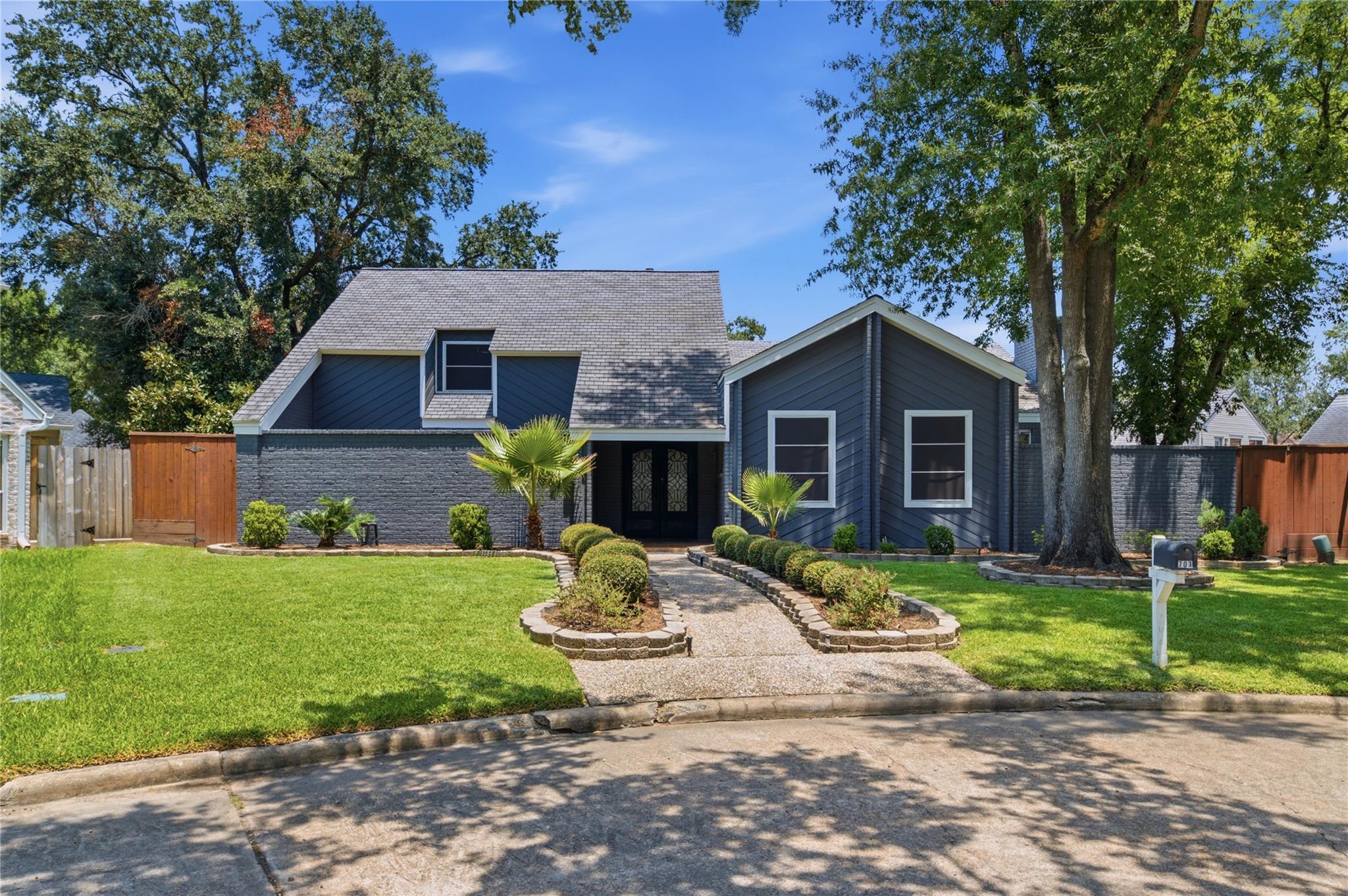 703 Queensmill Court