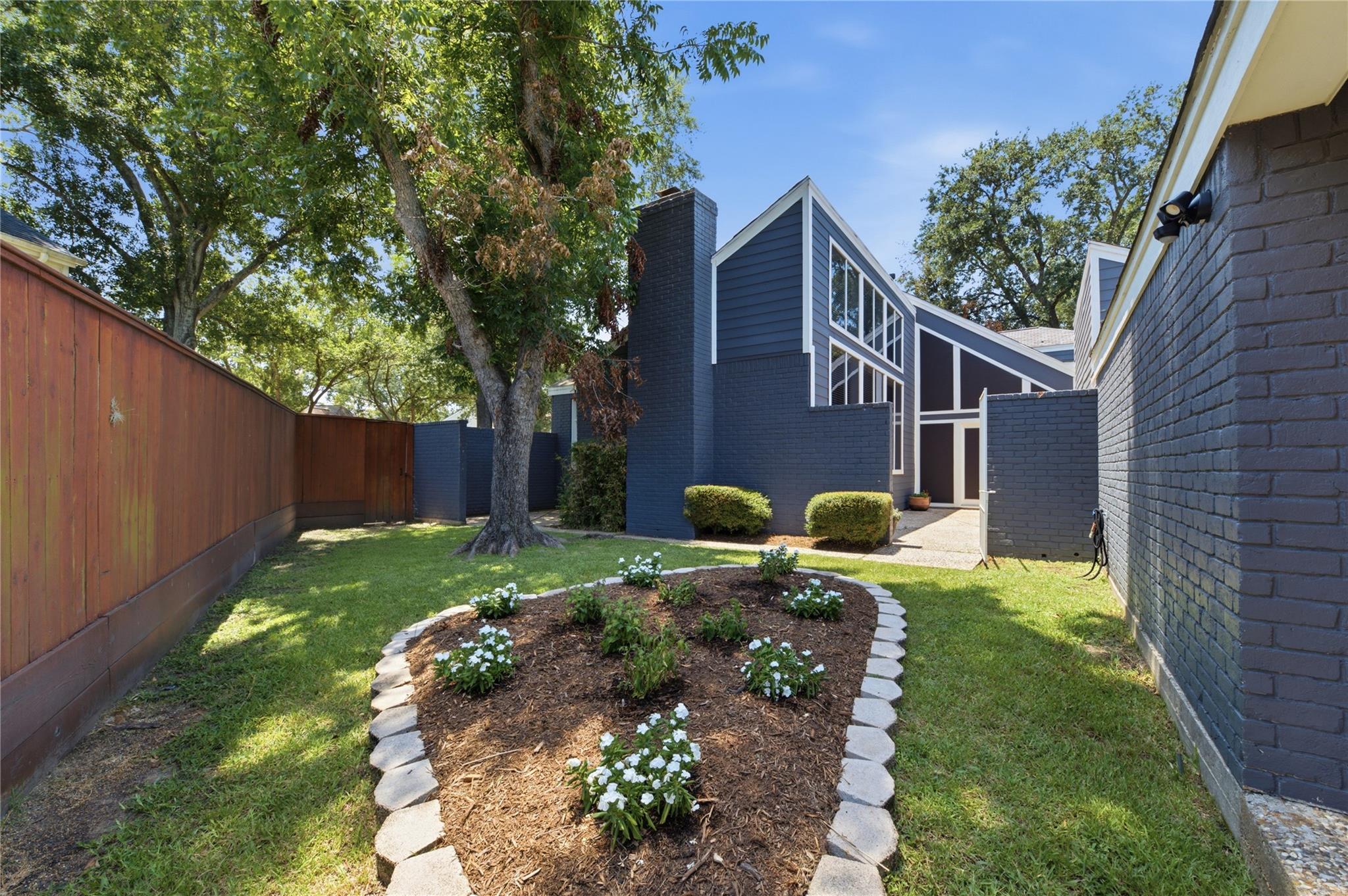 703 Queensmill Court