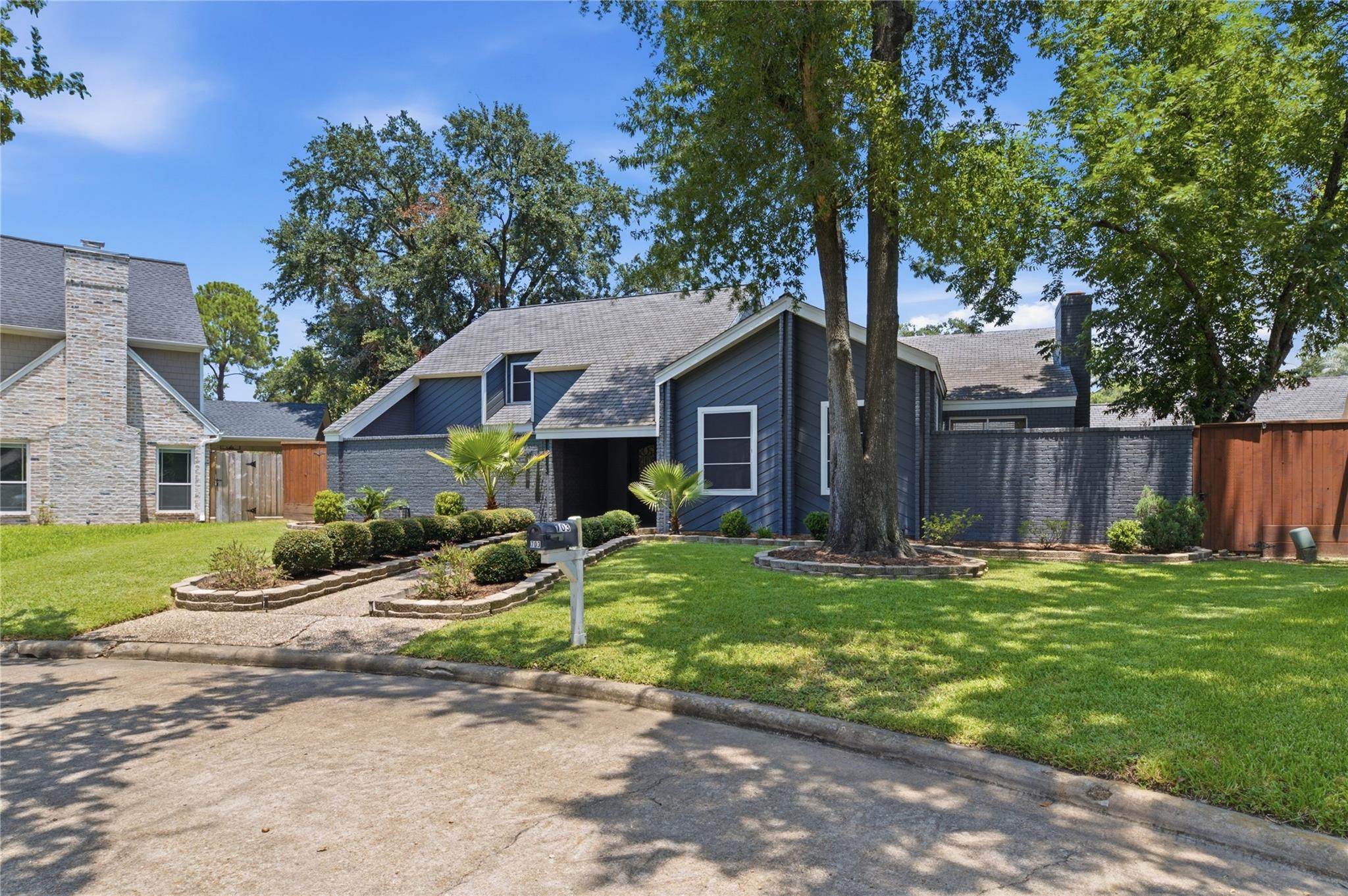 703 Queensmill Court