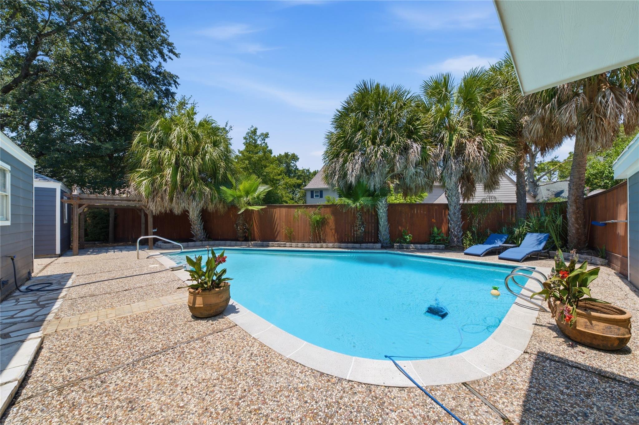 703 Queensmill Court