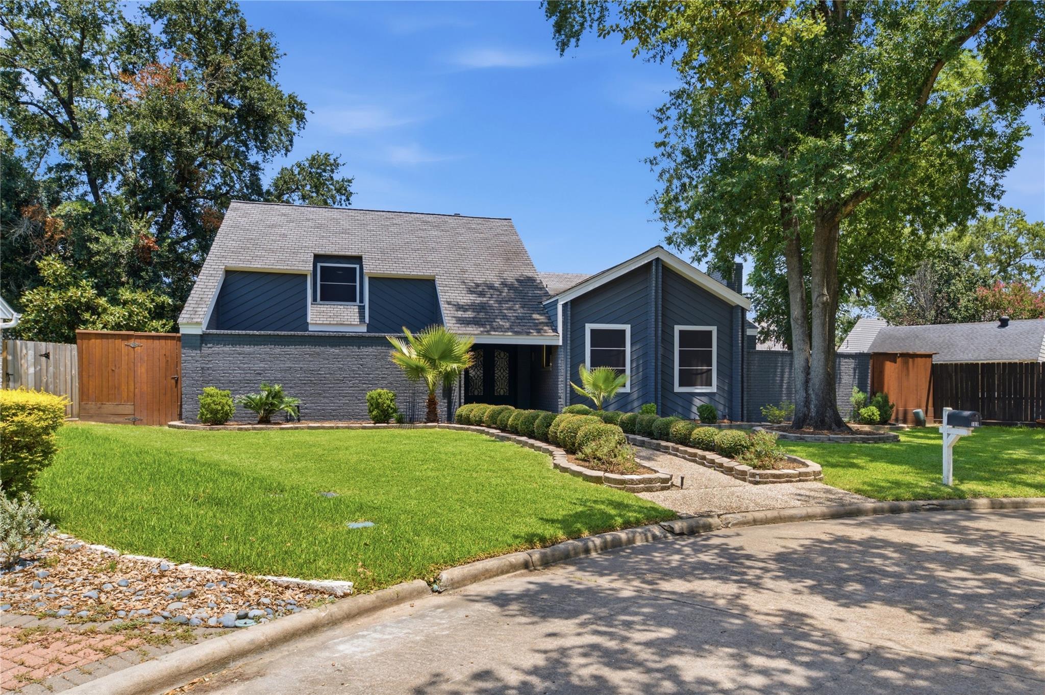 703 Queensmill Court