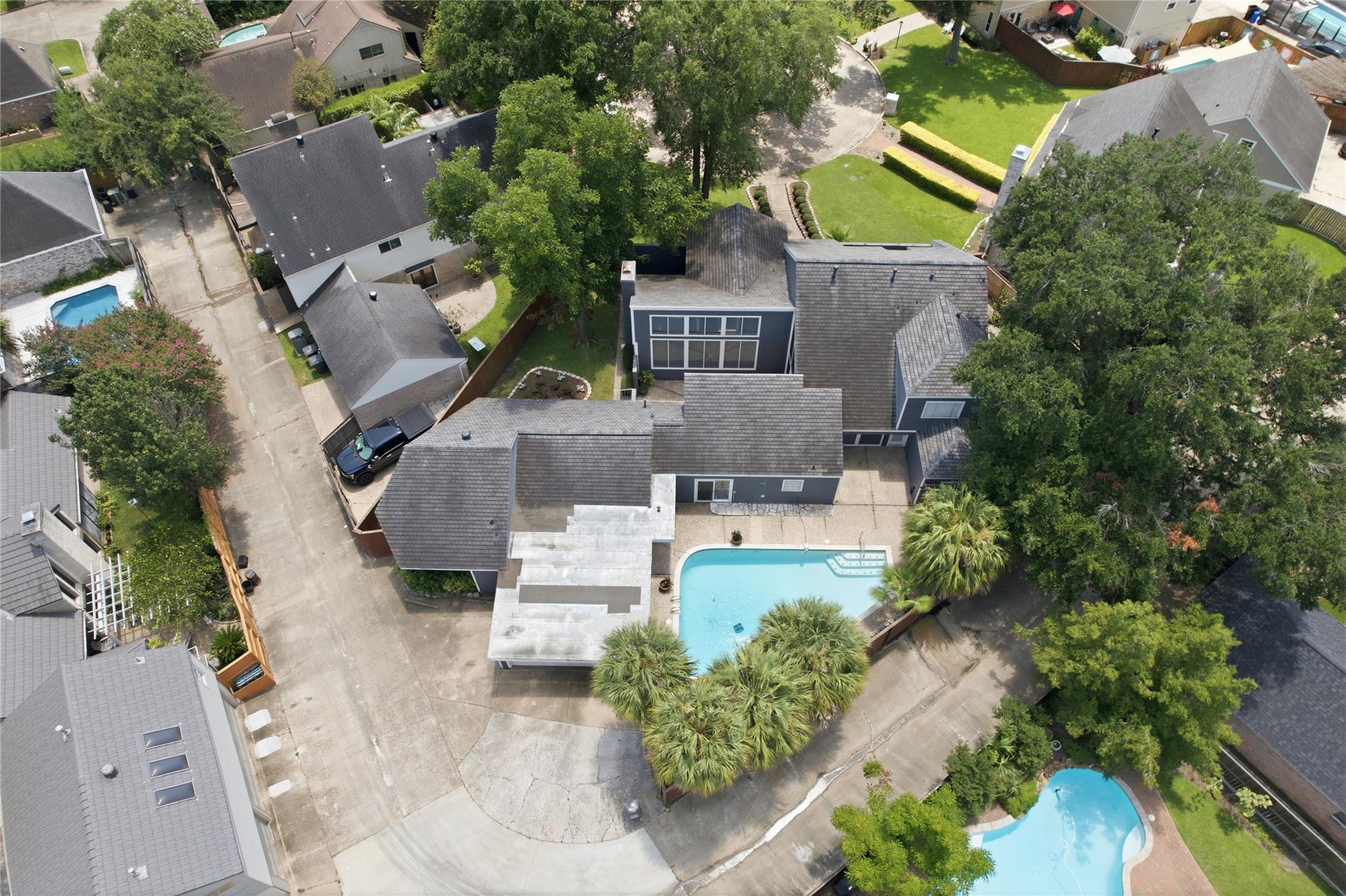 703 Queensmill Court