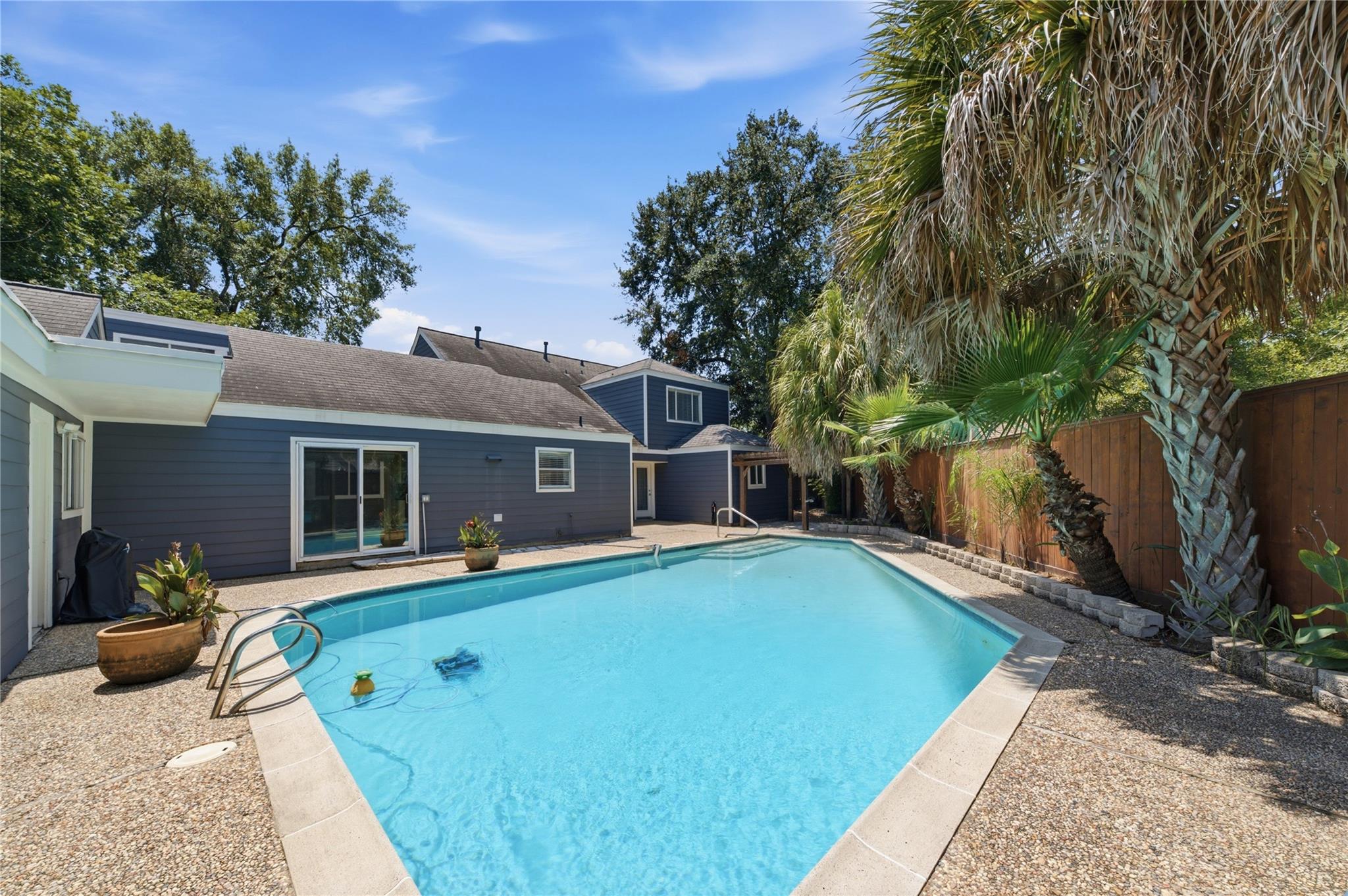 703 Queensmill Court