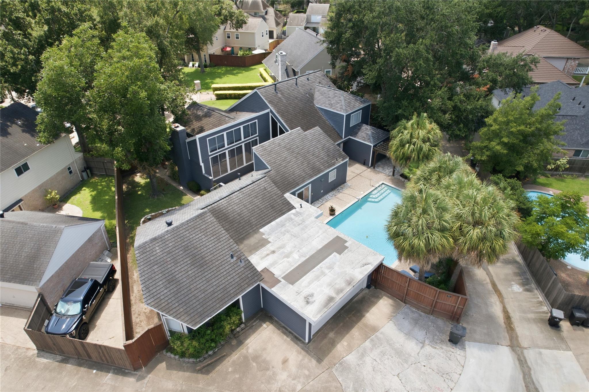 703 Queensmill Court