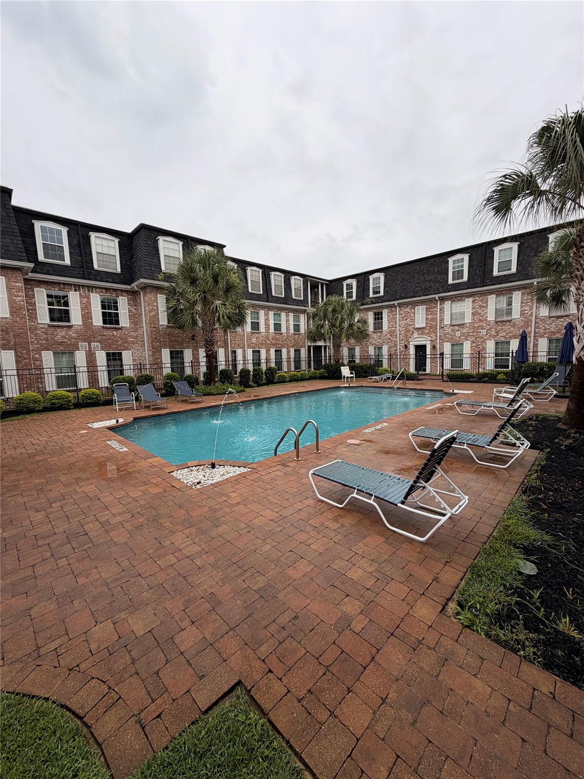 359 N Post Oak Lane # 318