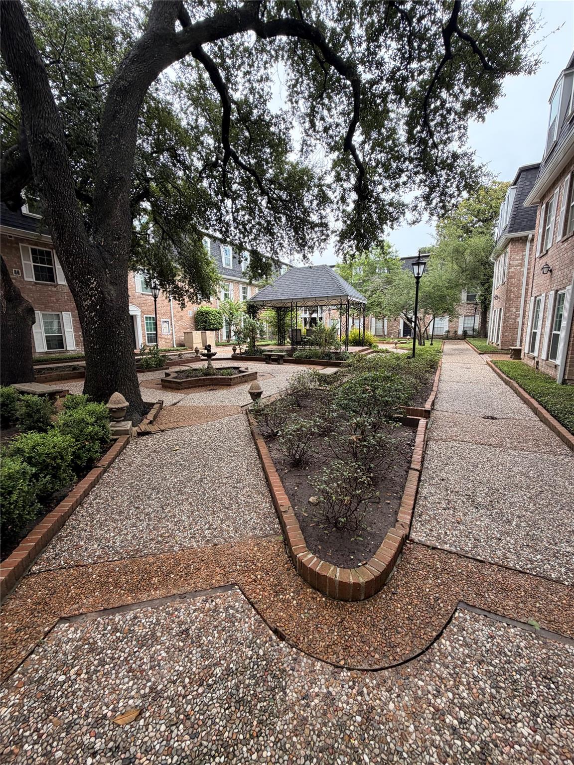 359 N Post Oak Lane # 318