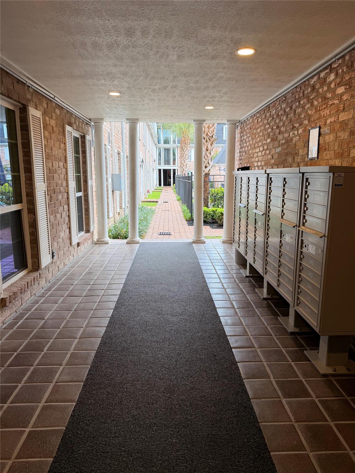 359 N Post Oak Lane # 318