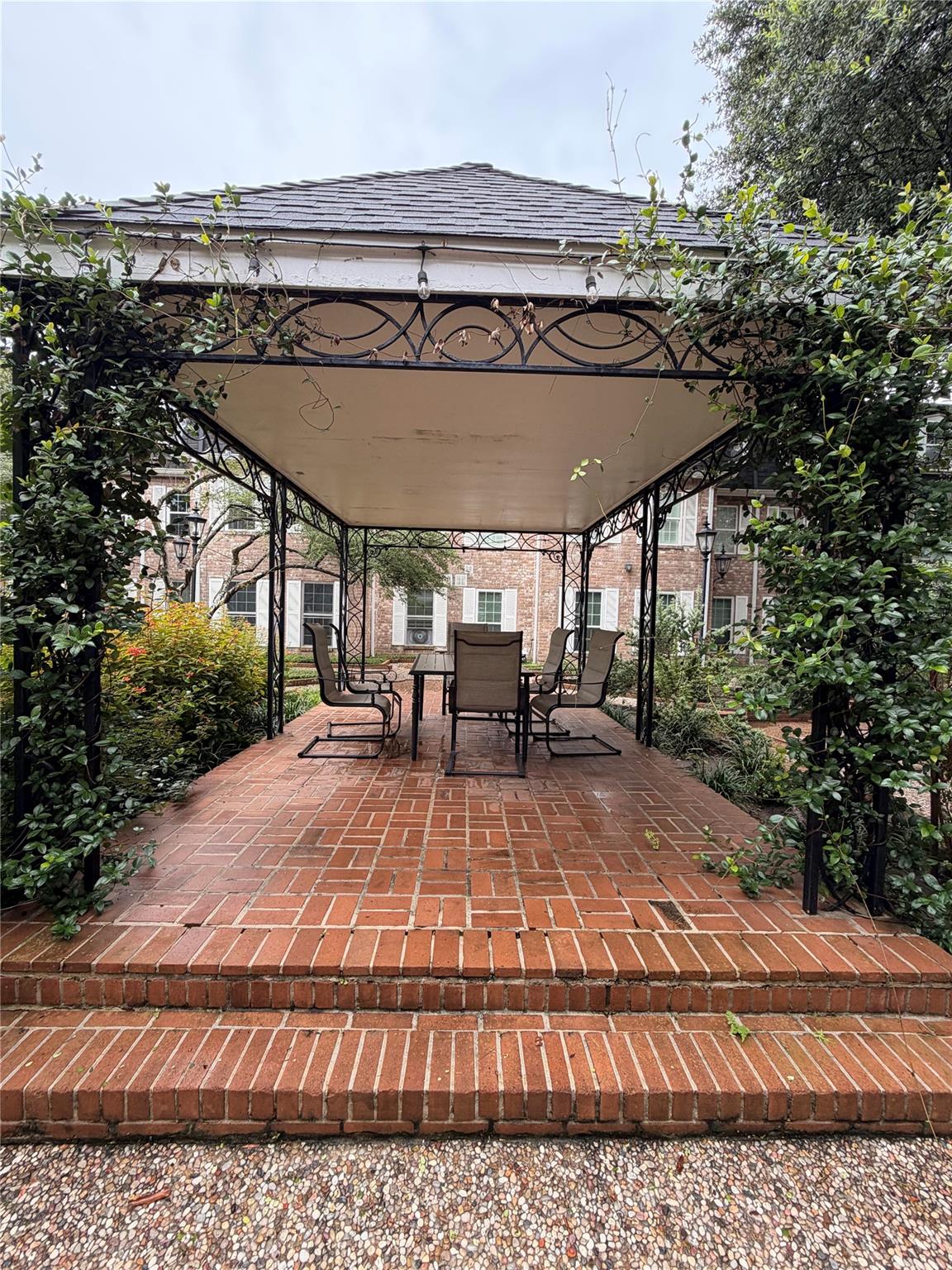 359 N Post Oak Lane # 318