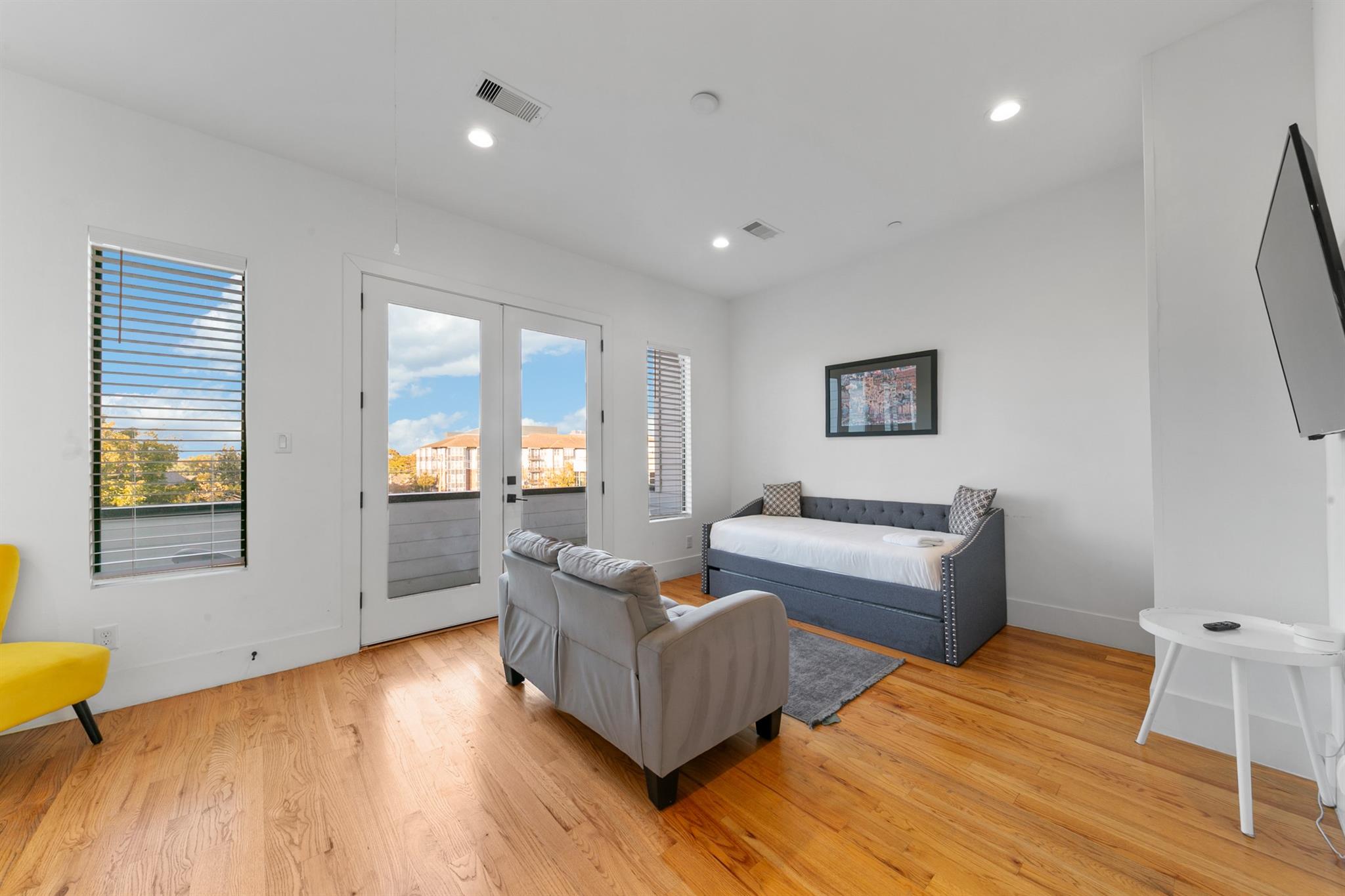 606 Oakley Street