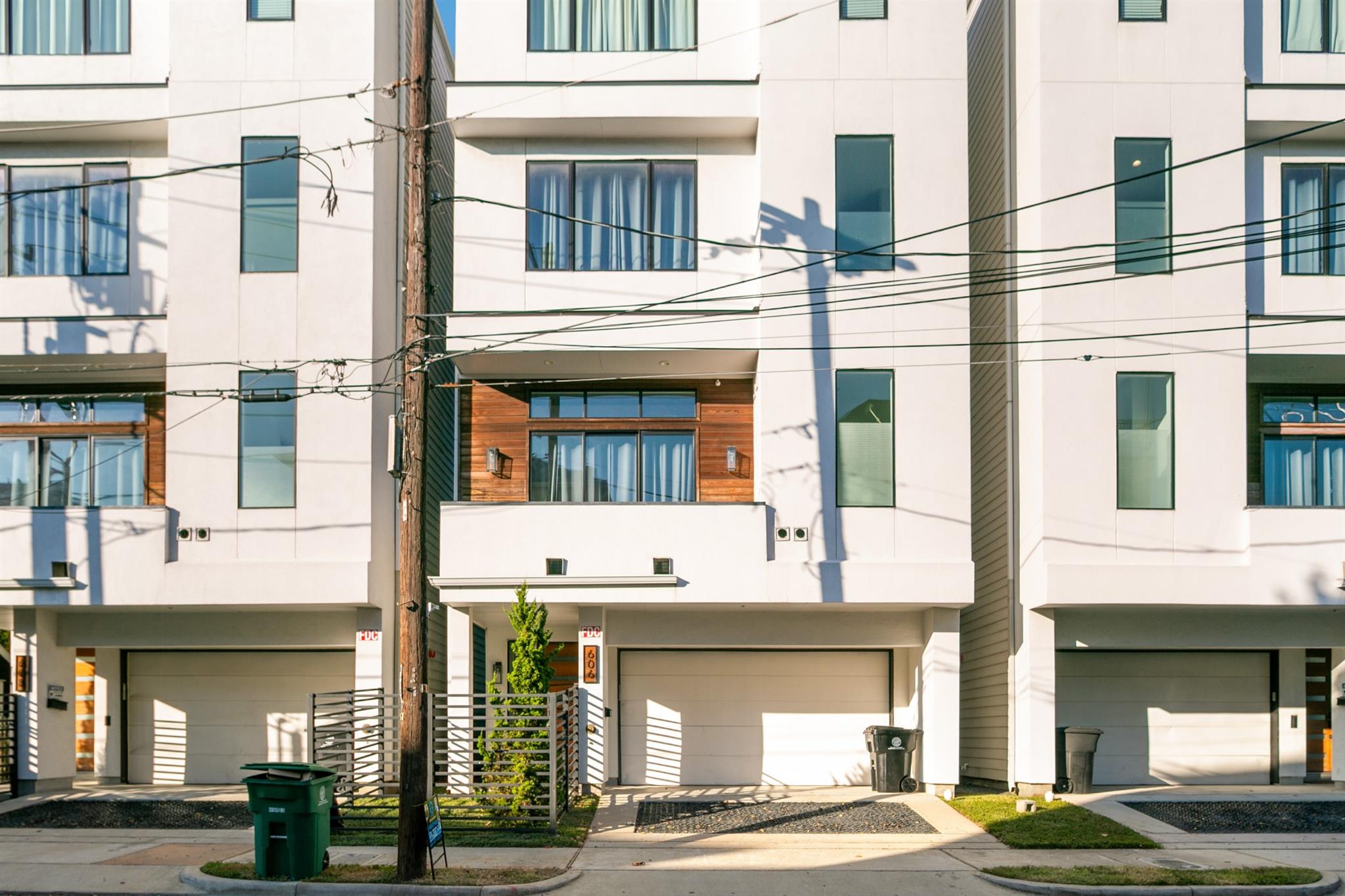 606 Oakley Street