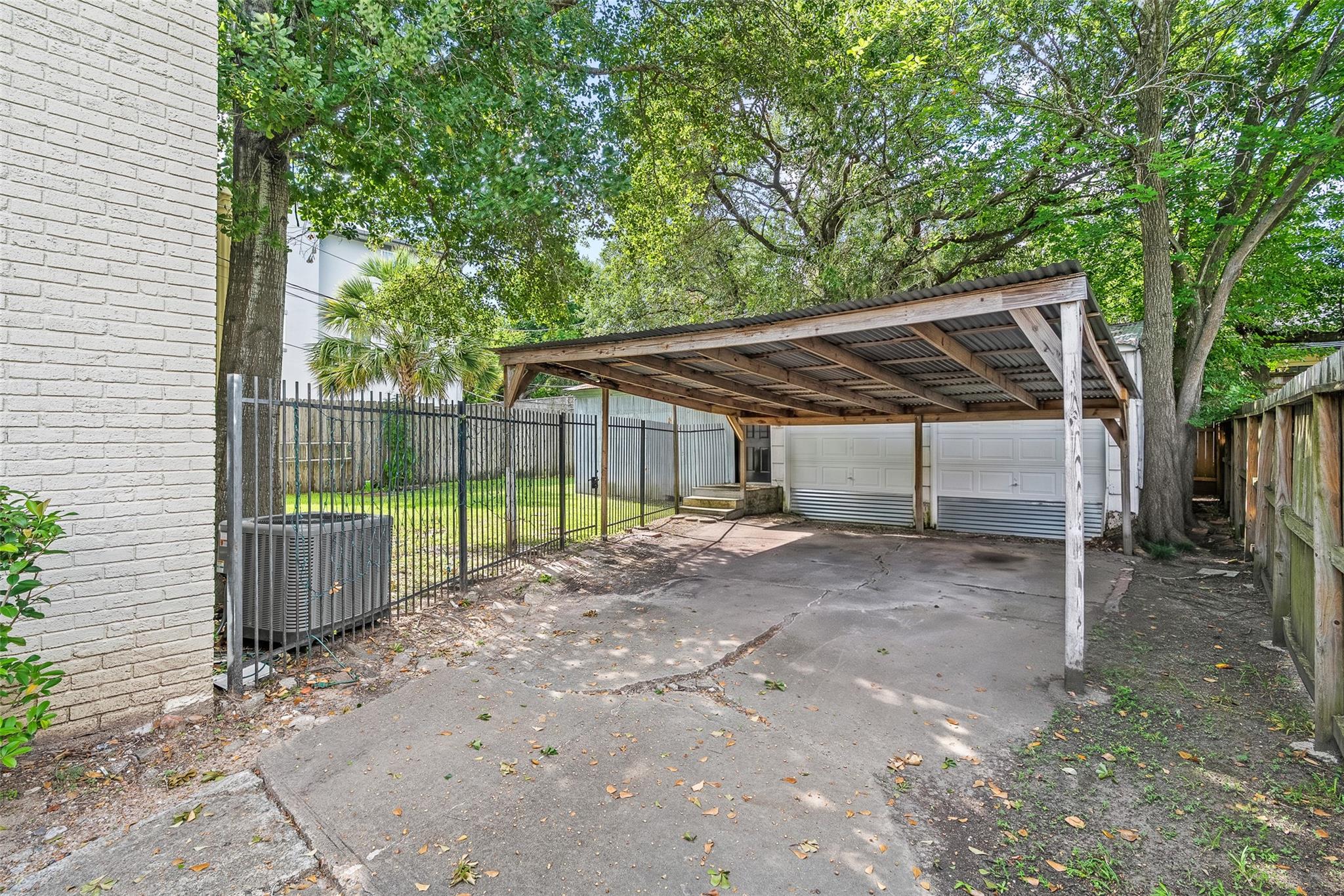 4505/4507 Larch Lane