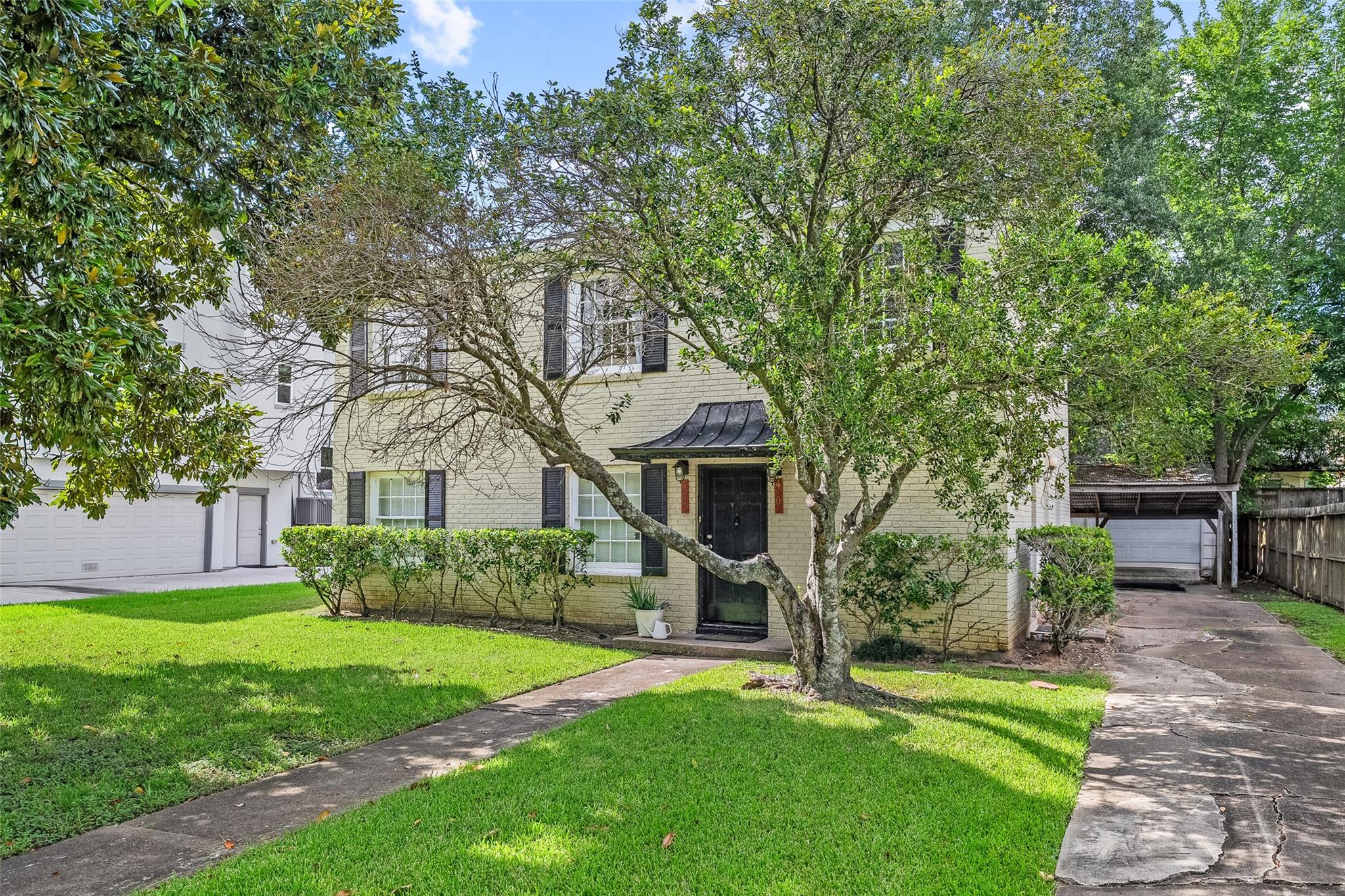 4505/4507 Larch Lane