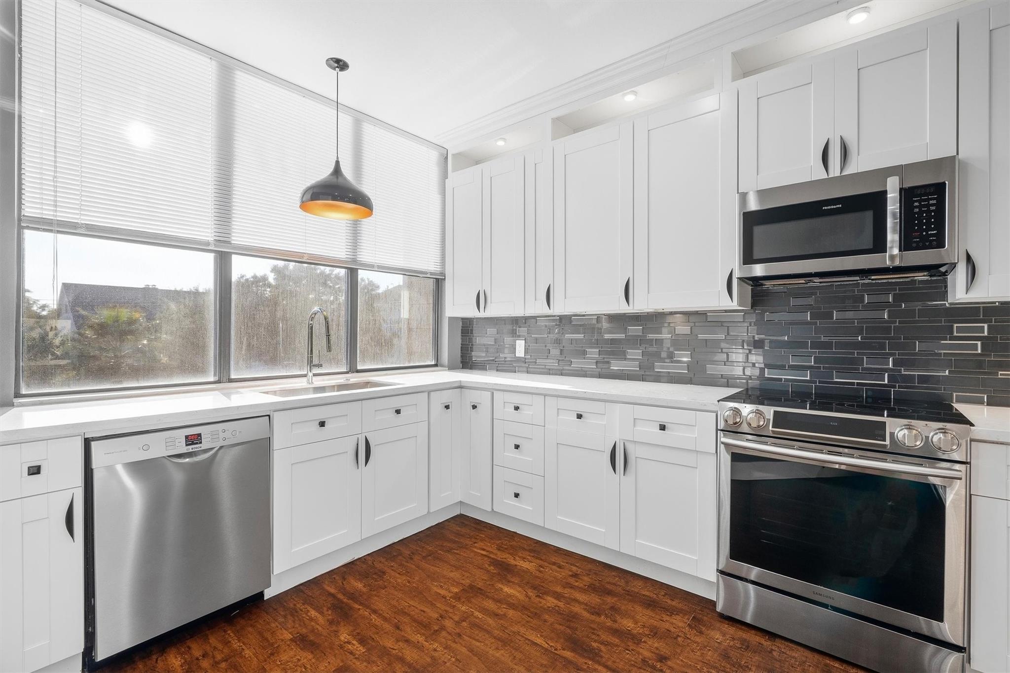 18217 Sandy Cove