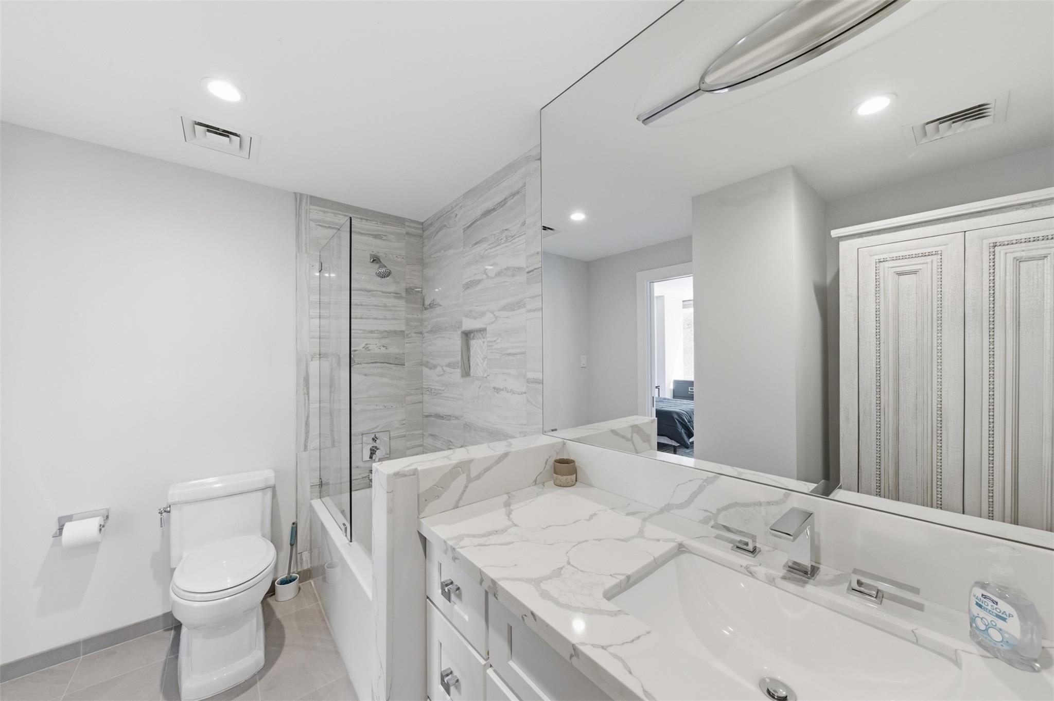 15 Greenway Plaza # 3A