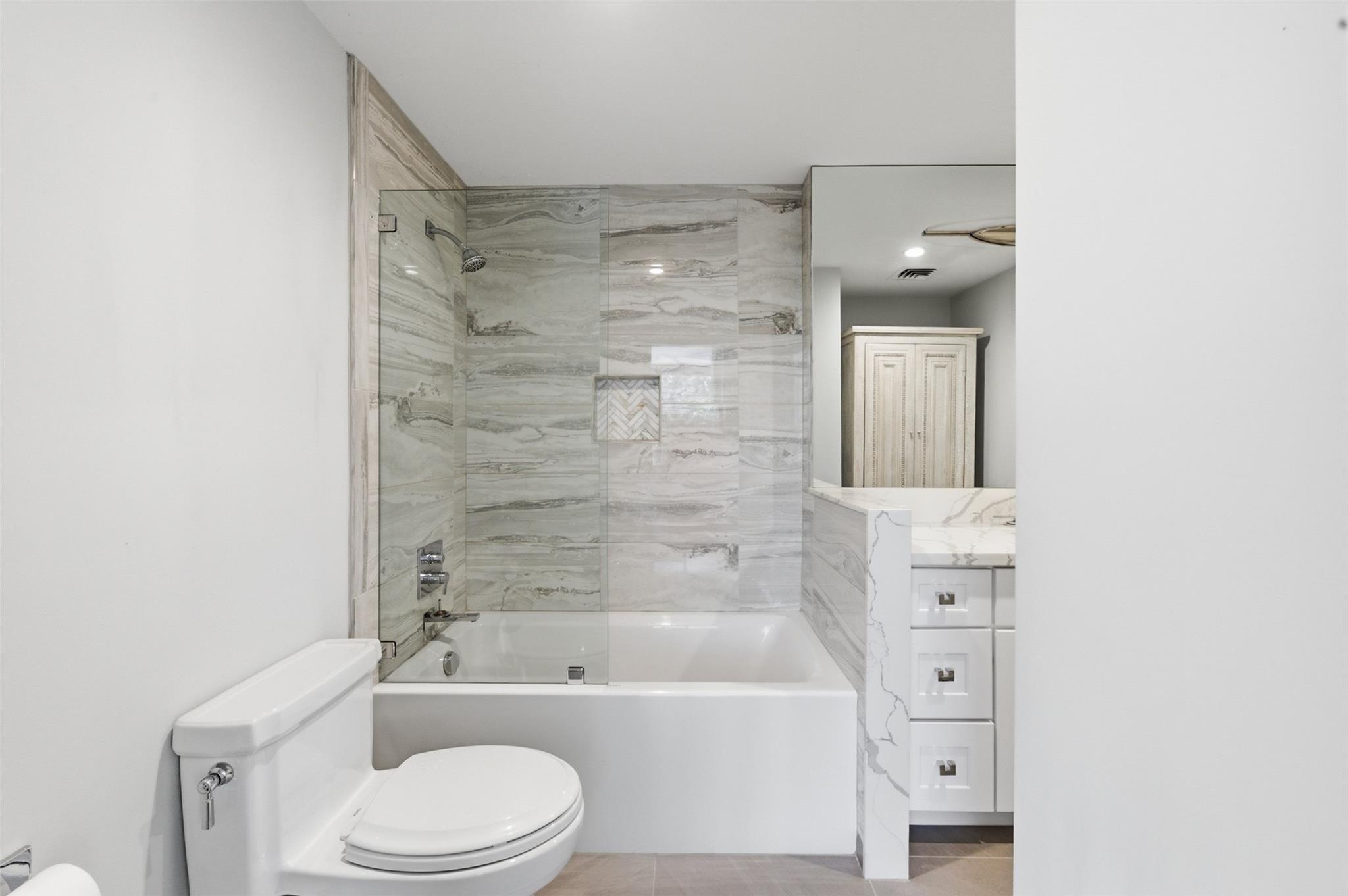 15 Greenway Plaza # 3A