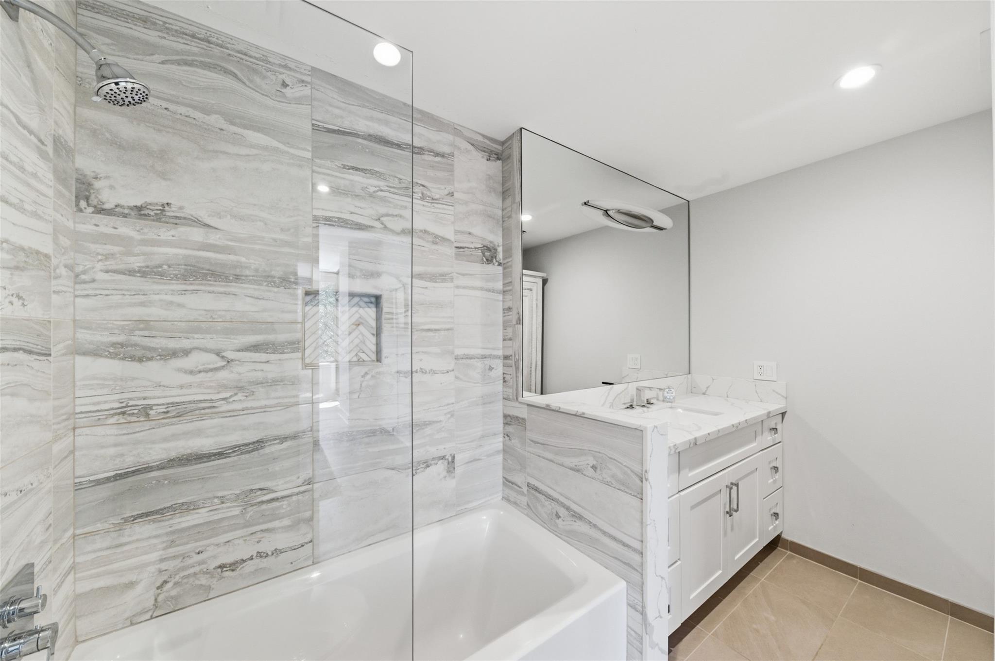 15 Greenway Plaza # 3A