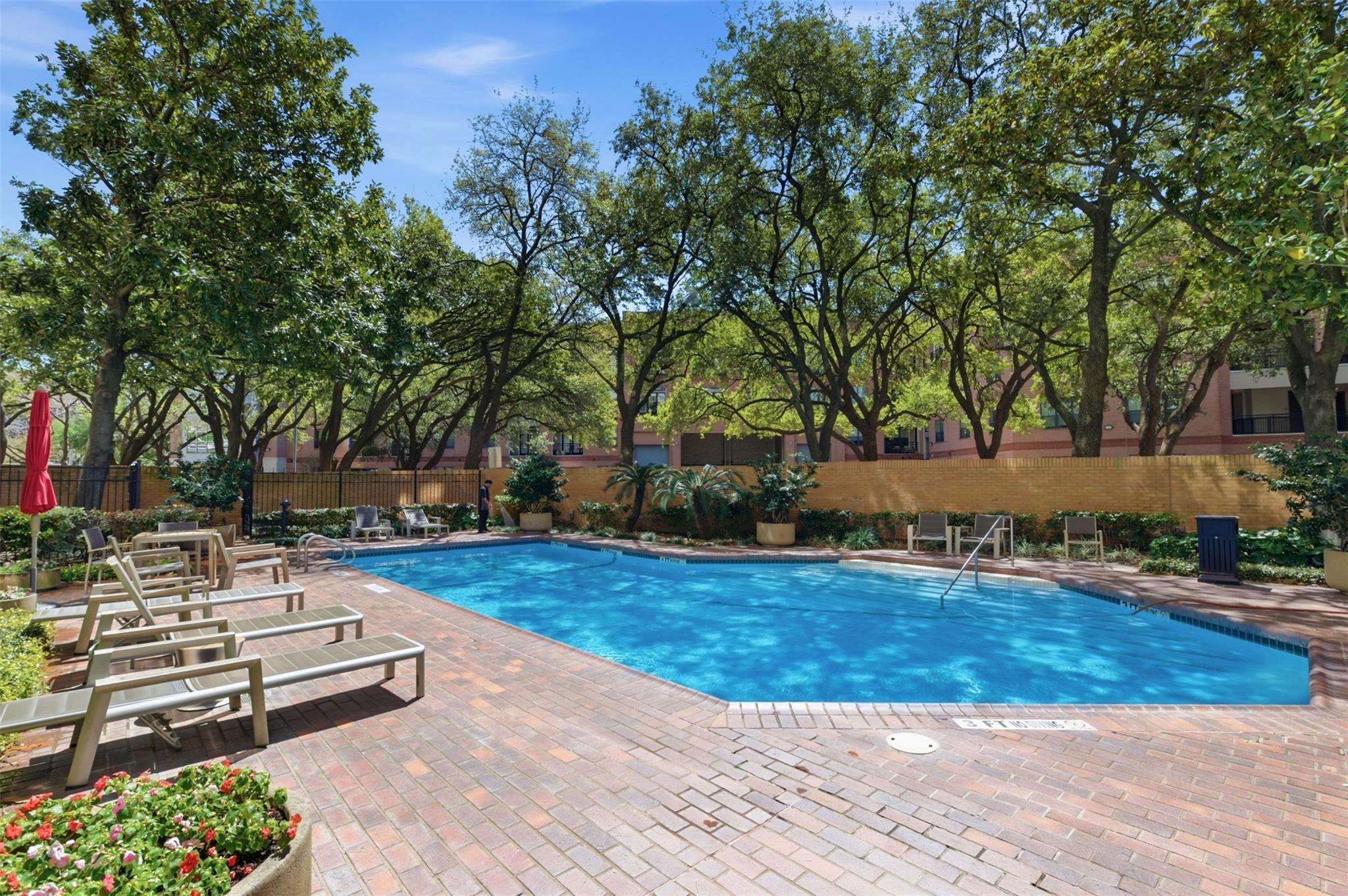 15 Greenway Plaza # 3A