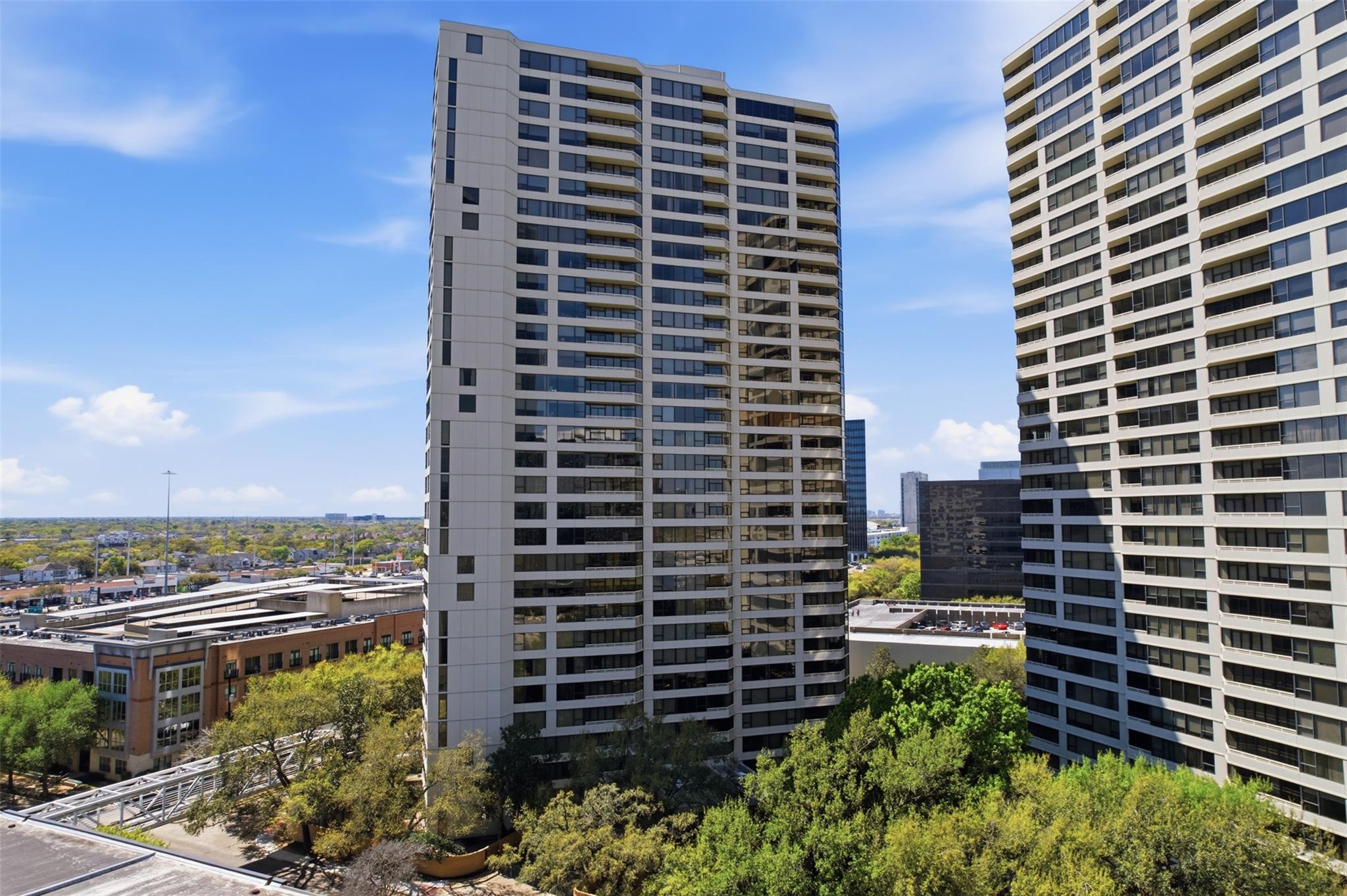 15 Greenway Plaza # 3A