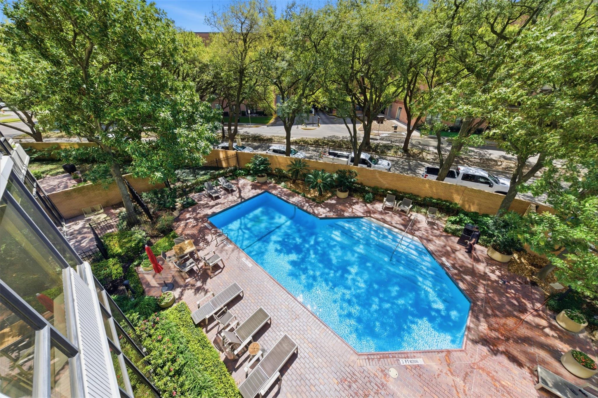 15 Greenway Plaza # 3A