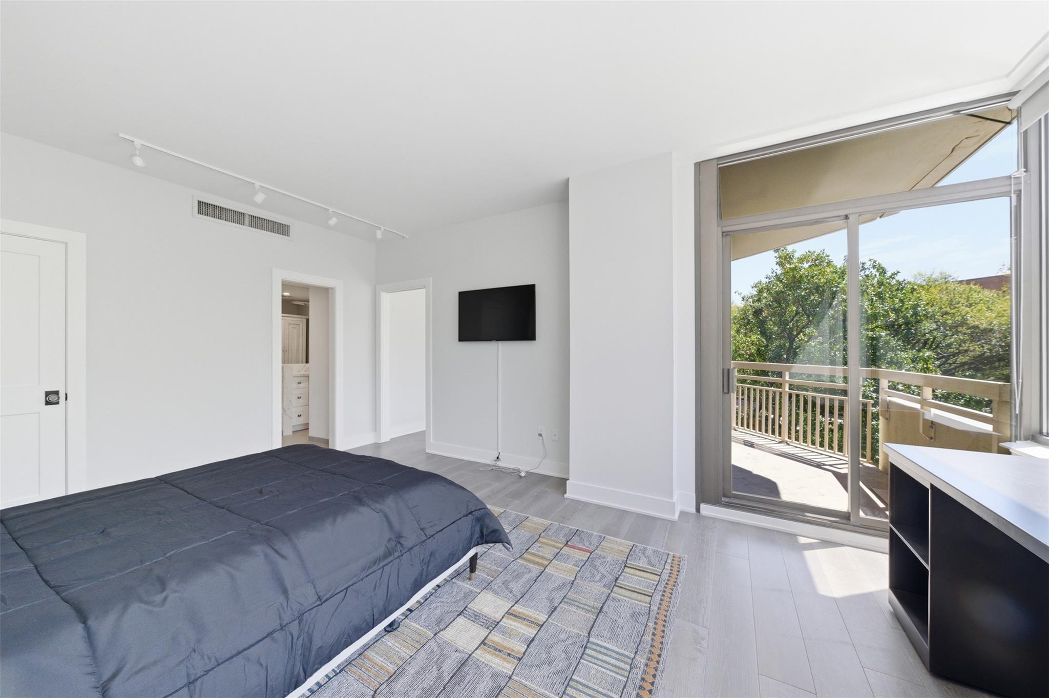 15 Greenway Plaza # 3A
