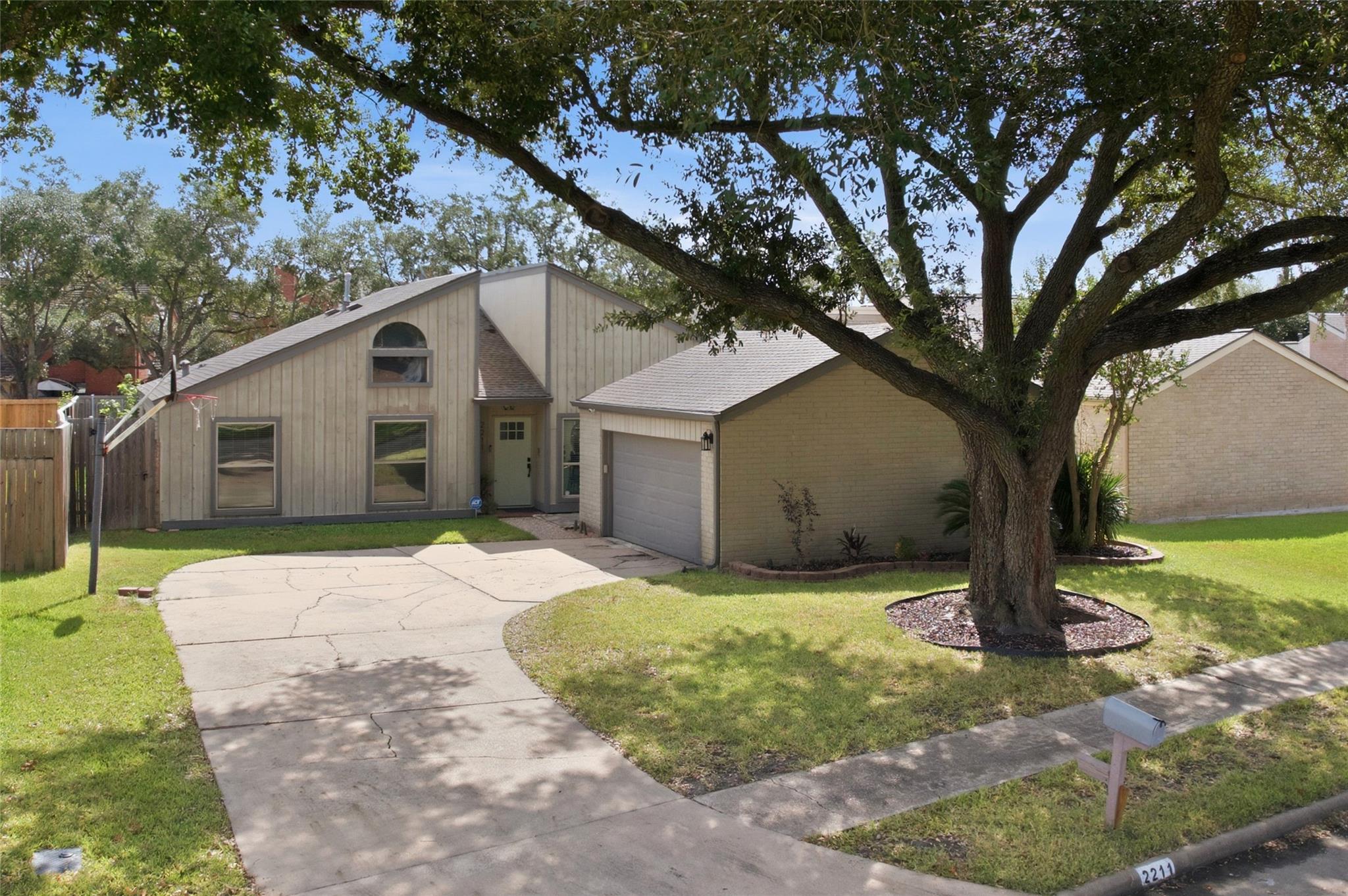 2211 Kinbrook Drive