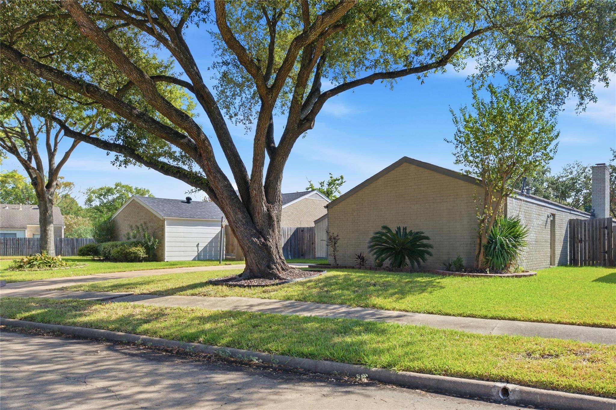 2211 Kinbrook Drive