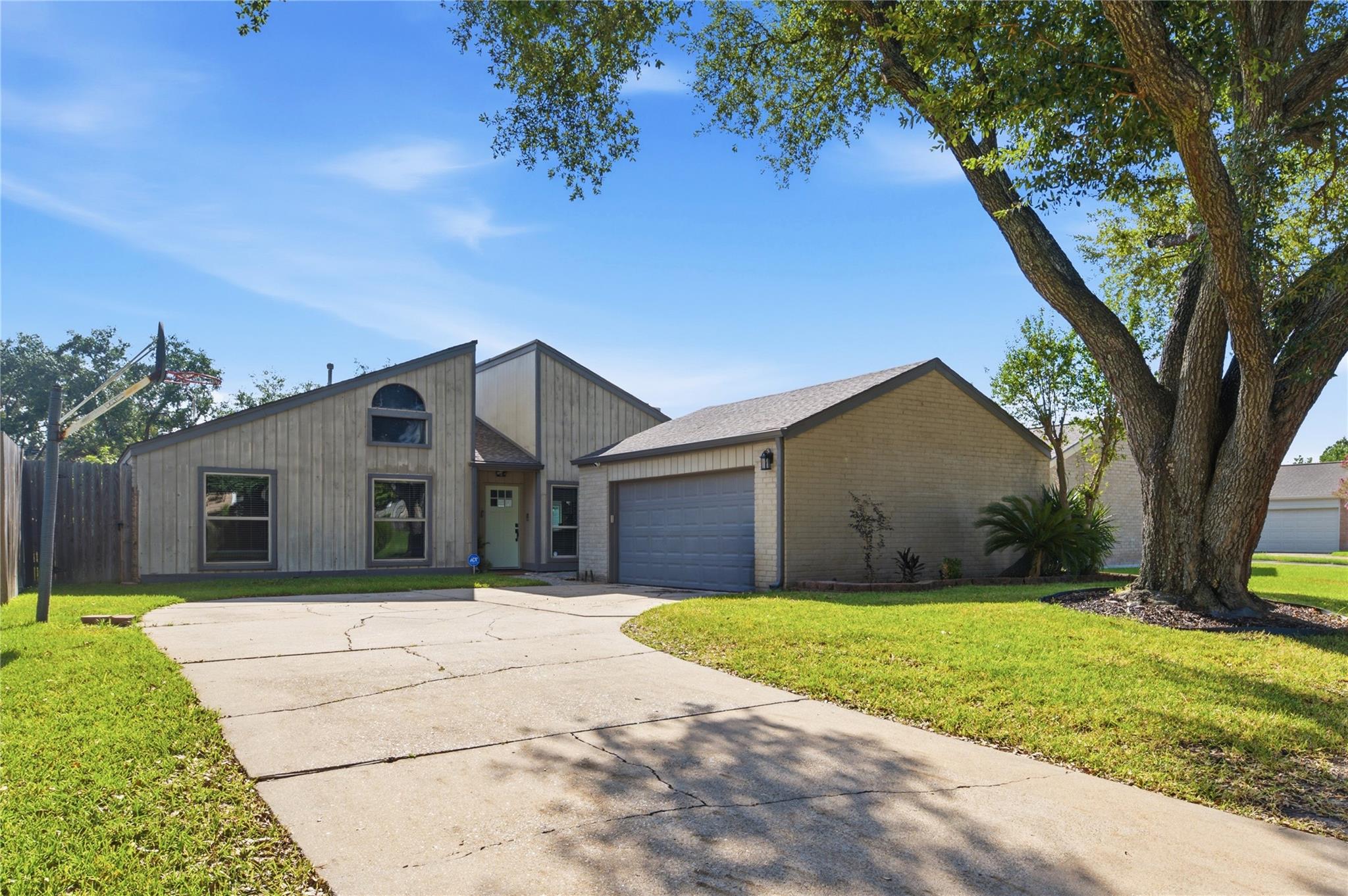 2211 Kinbrook Drive