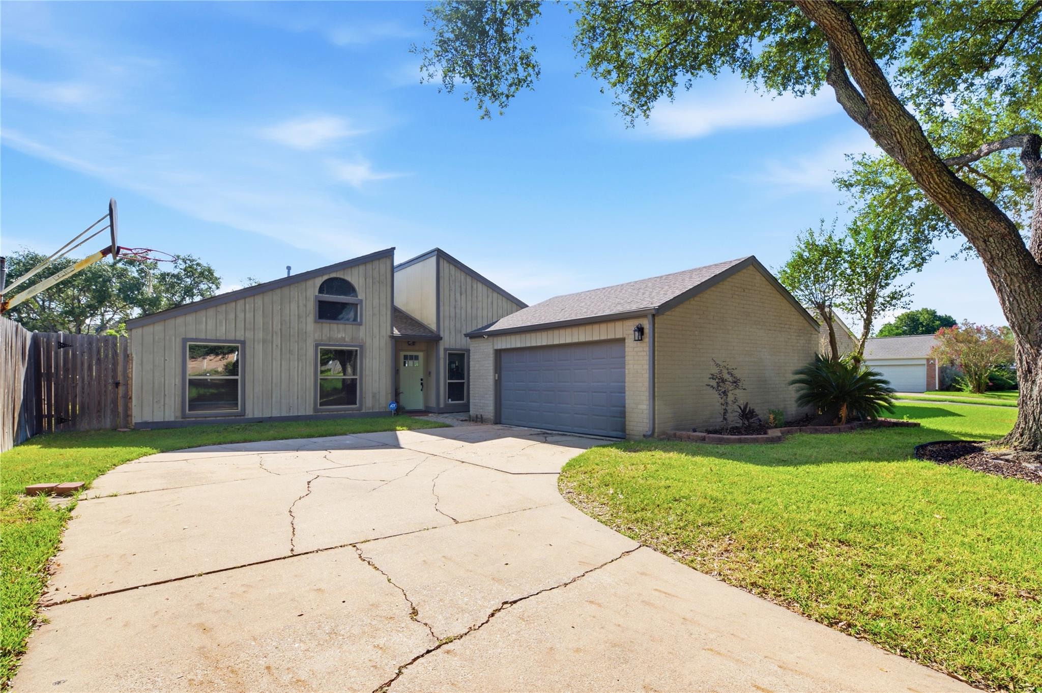 2211 Kinbrook Drive