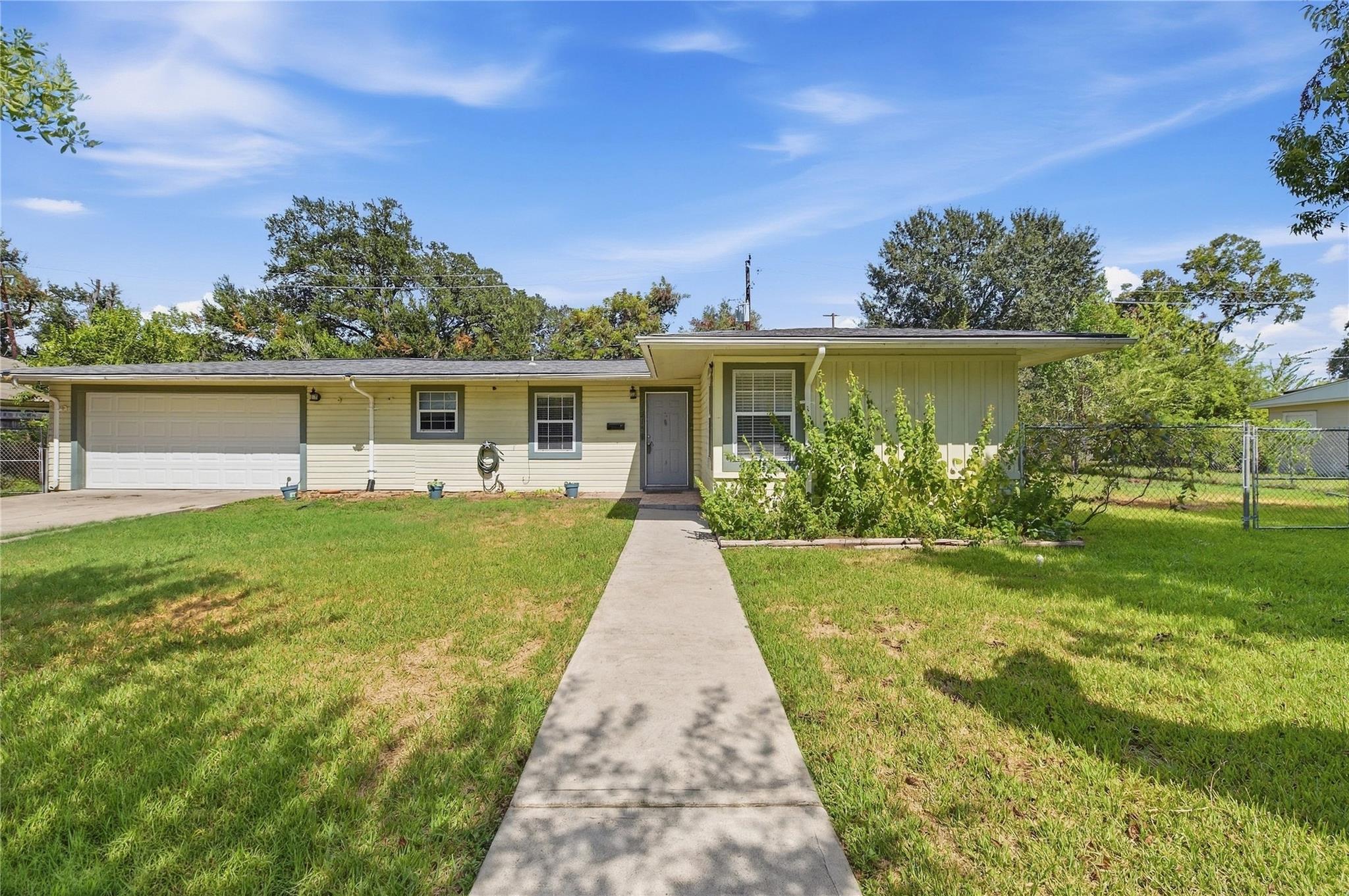 1215 Winston Drive