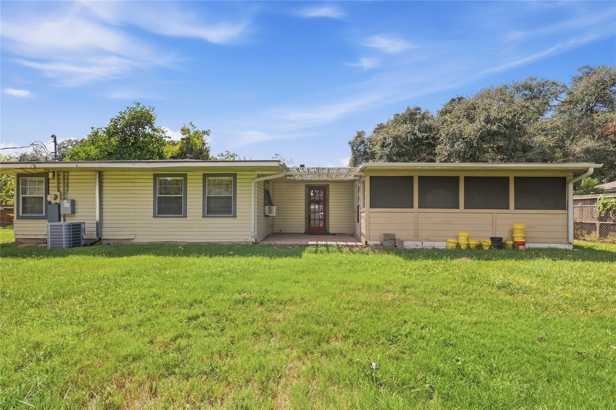 1215 Winston Drive