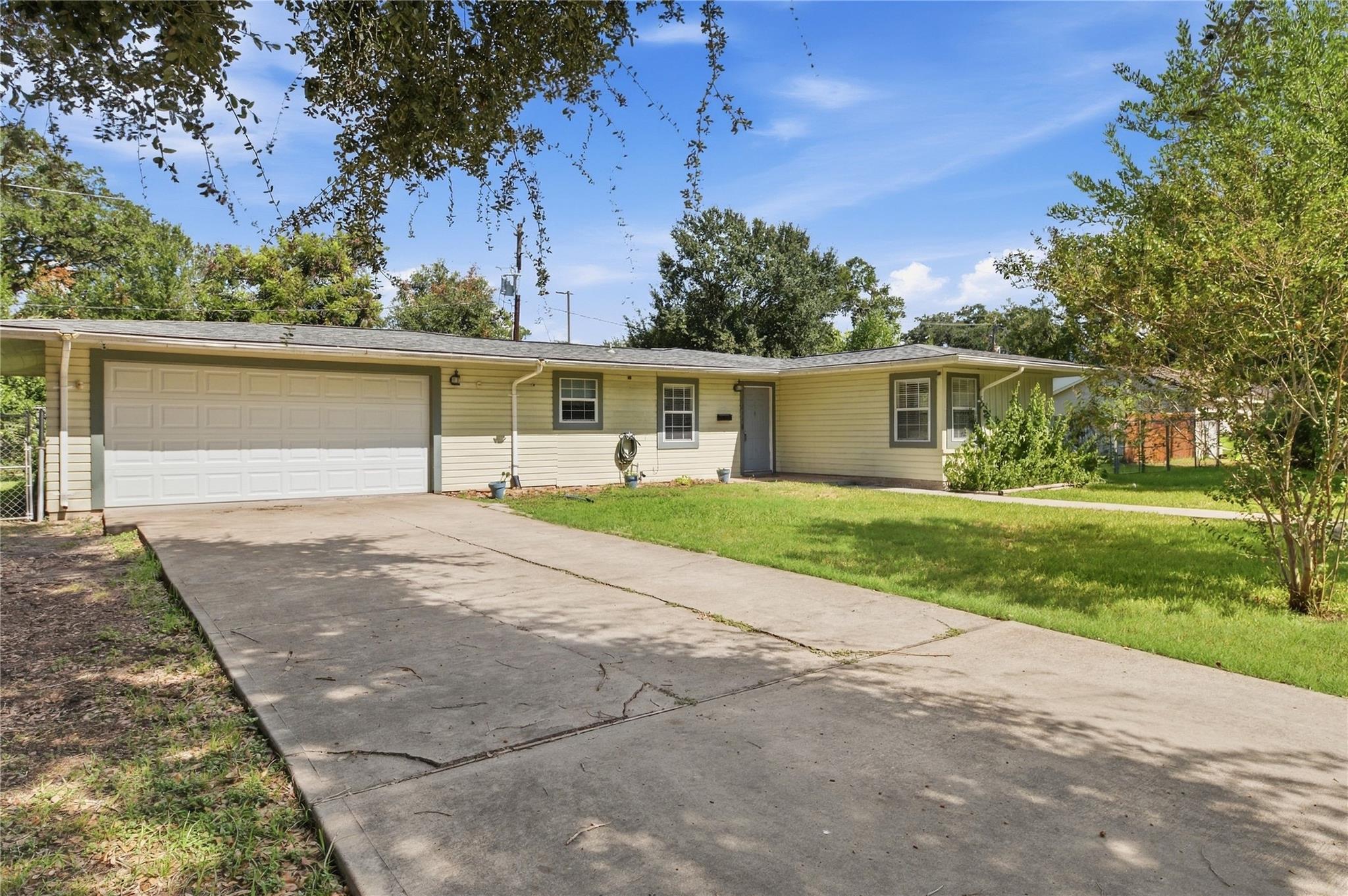 1215 Winston Drive