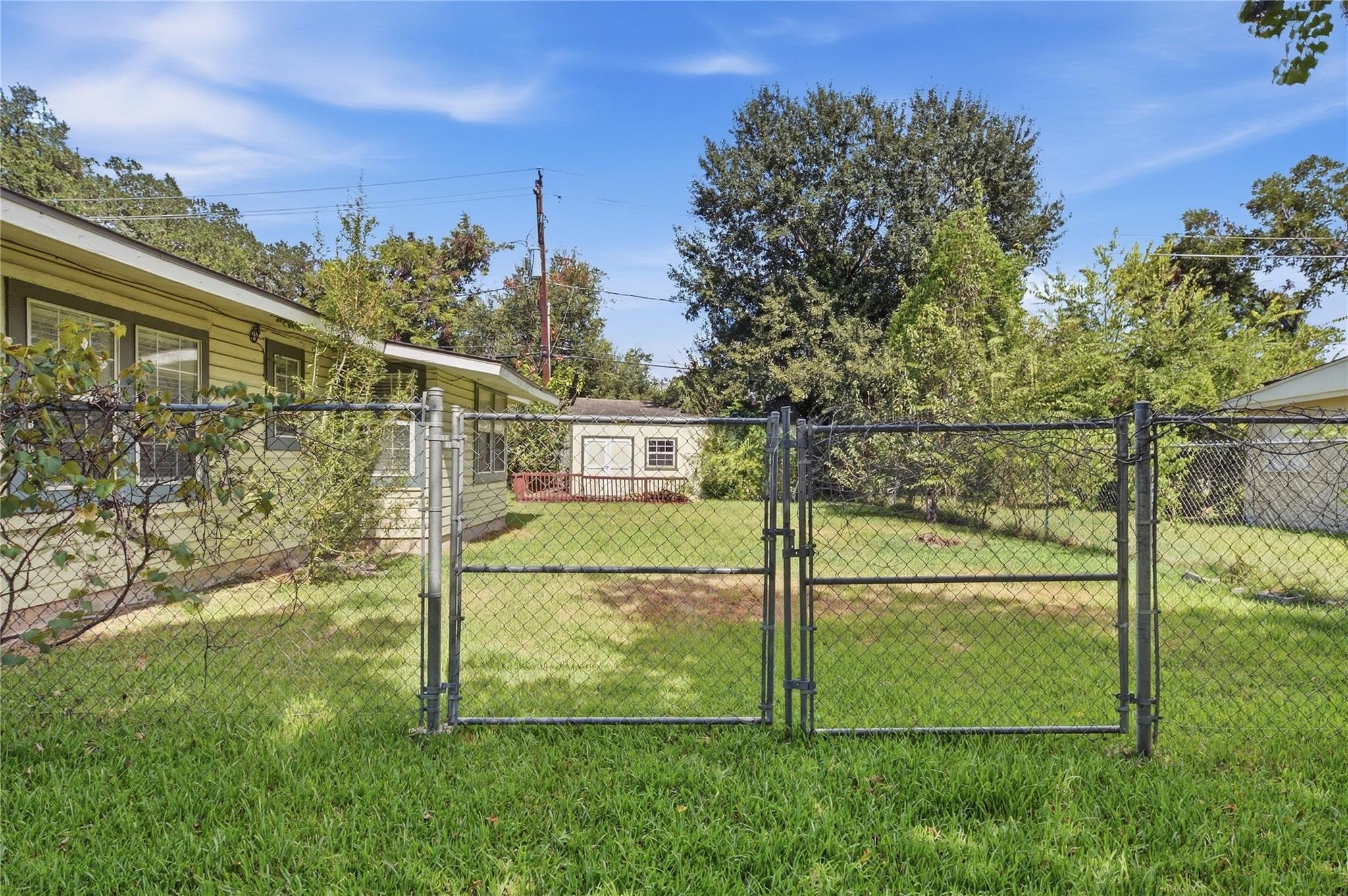 1215 Winston Drive