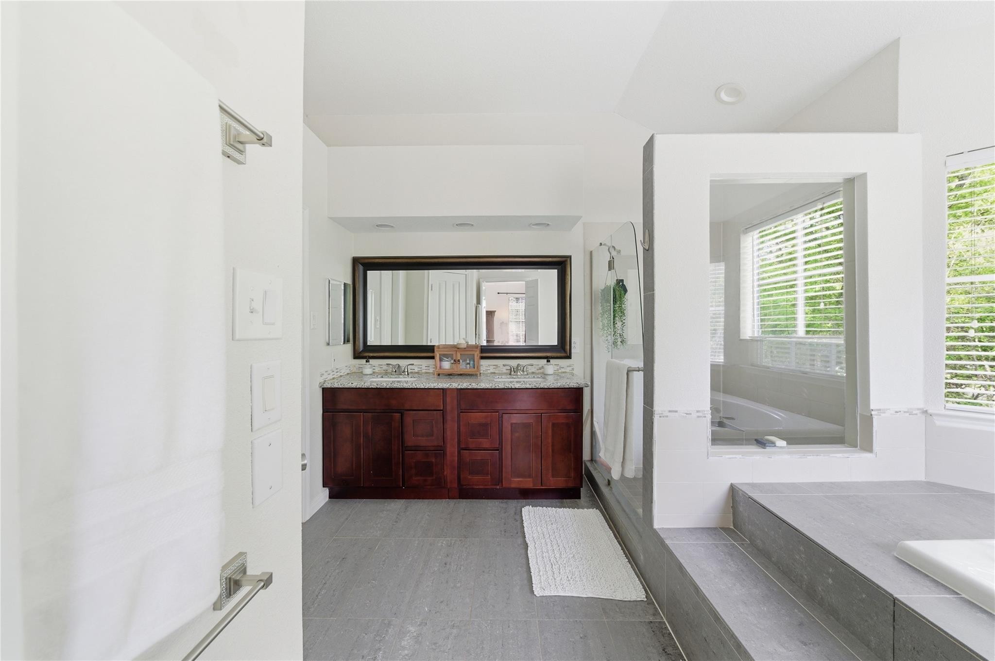 50 E Greywing Circle