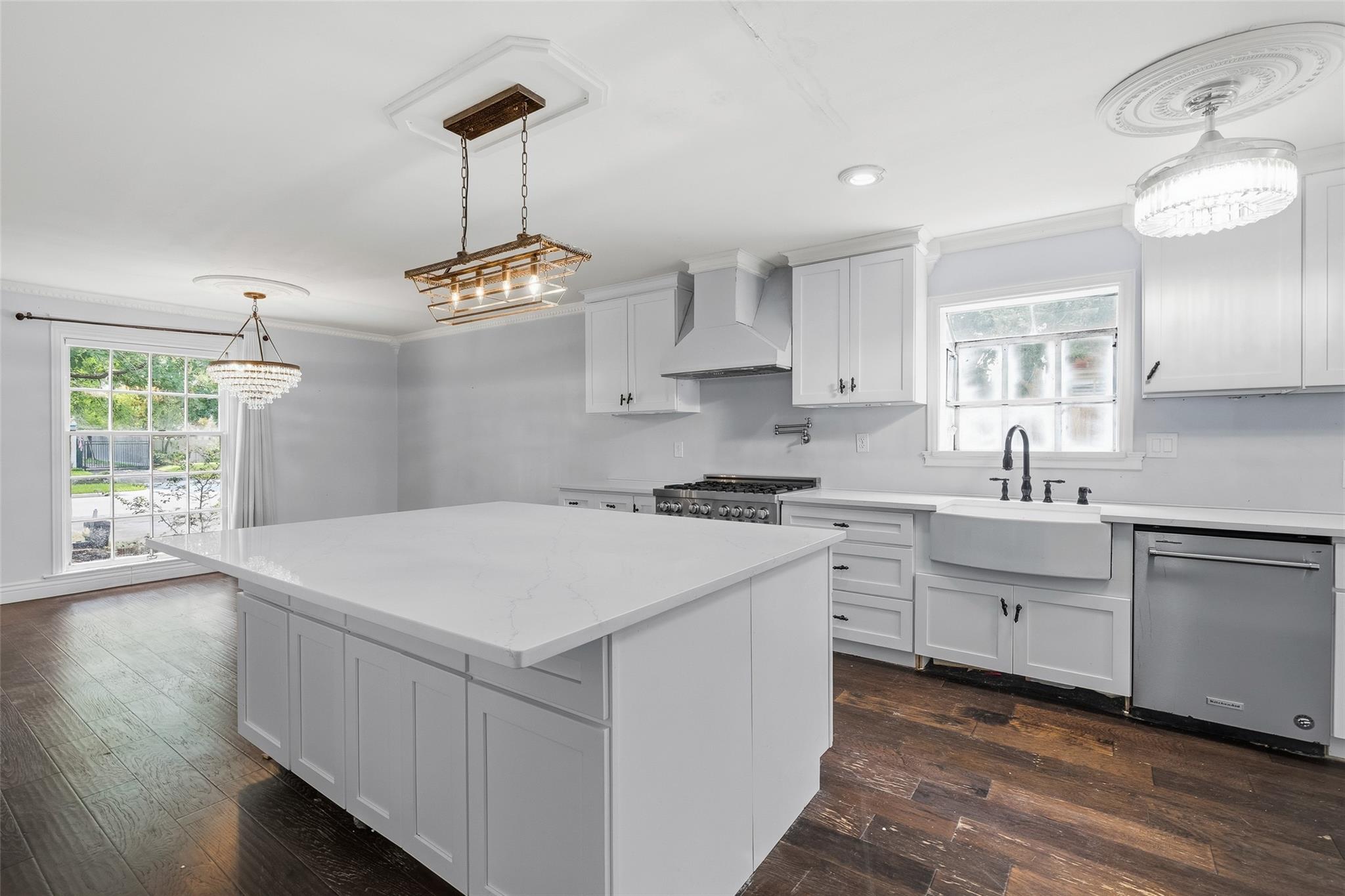 3058 Locke