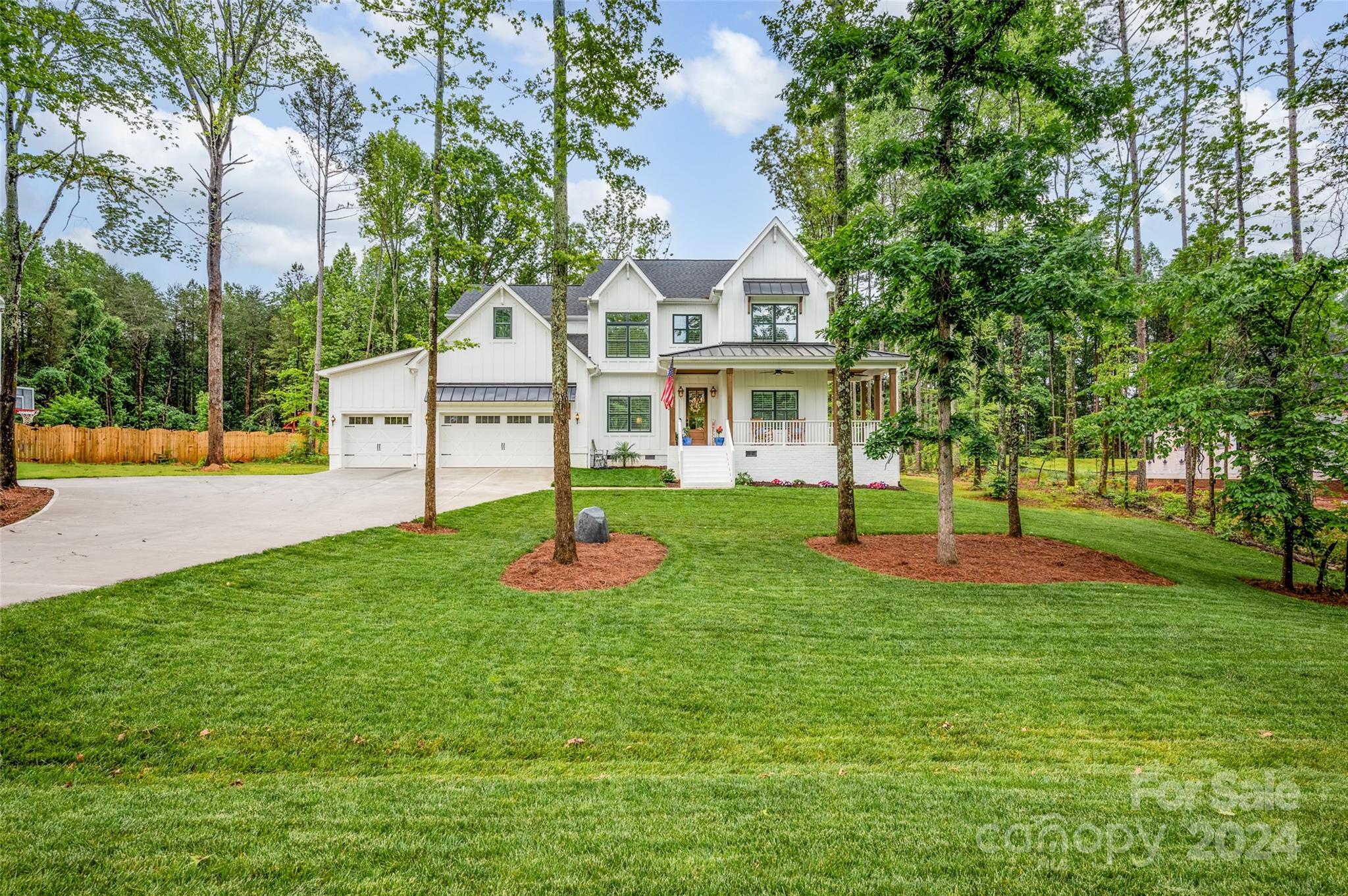 513 Arrow Point Lane